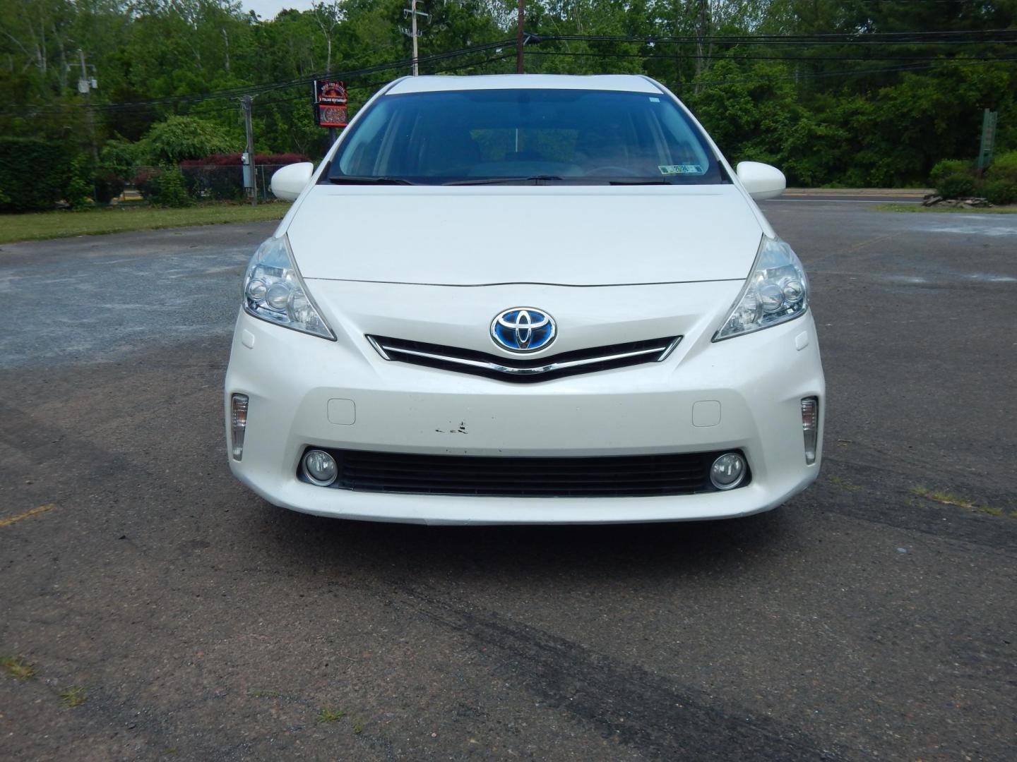2013 White /Gray Toyota Prius V Three (JTDZN3EU2D3) with an 1.8L L4 DOHC 16V HYBRID engine, Continuously Variable Transmission transmission, located at 6528 Lower York Road, New Hope, PA, 18938, (215) 862-9555, 40.358707, -74.977882 - Here we have a 2013 Prius with a 1.8L inline 4 cylinder hybrid engine putting power to the front wheels via an automatic transmission. Options include: gray leather, manual seats, heated front seats, cold AC, heat, AM/FM/BLUETOOTH radio, back up camera, push button start, cruise control, tilt steeri - Photo#6
