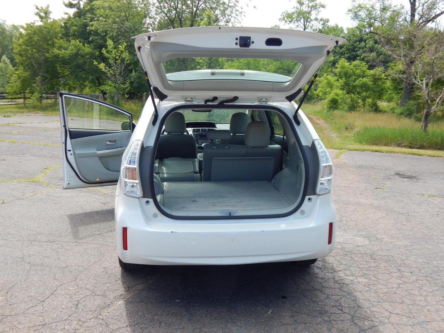 2013 White /Gray Toyota Prius V Three (JTDZN3EU2D3) with an 1.8L L4 DOHC 16V HYBRID engine, Continuously Variable Transmission transmission, located at 6528 Lower York Road, New Hope, PA, 18938, (215) 862-9555, 40.358707, -74.977882 - Here we have a 2013 Prius with a 1.8L inline 4 cylinder hybrid engine putting power to the front wheels via an automatic transmission. Options include: gray leather, manual seats, heated front seats, cold AC, heat, AM/FM/BLUETOOTH radio, back up camera, push button start, cruise control, tilt steeri - Photo#12
