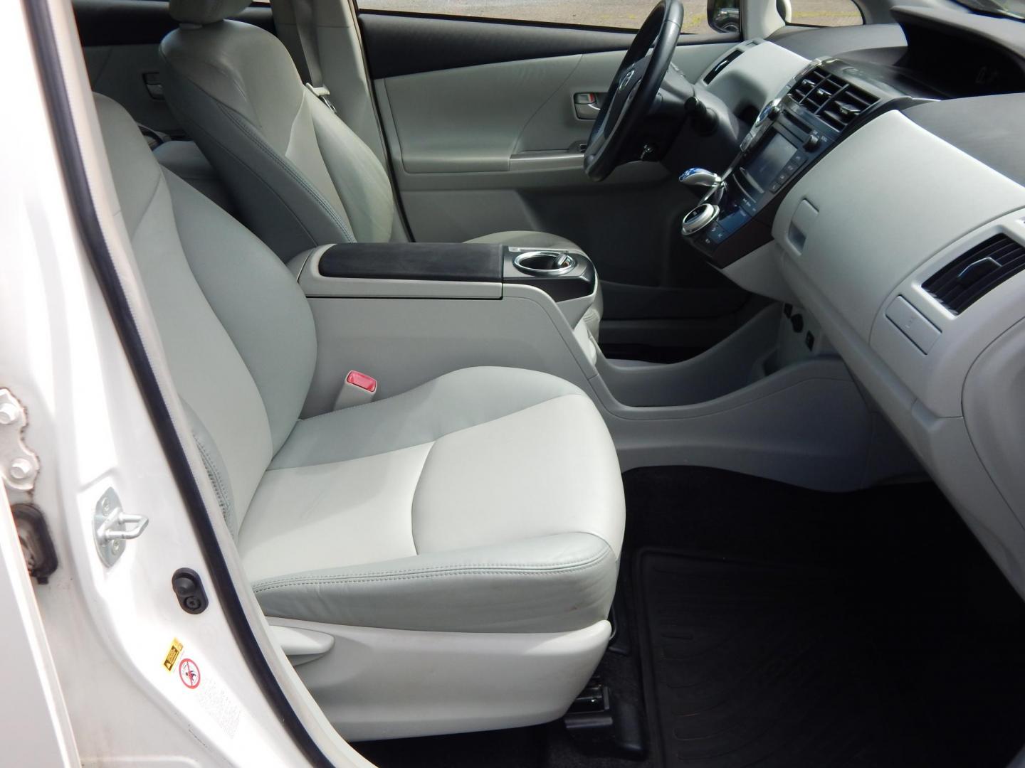2013 White /Gray Toyota Prius V Three (JTDZN3EU2D3) with an 1.8L L4 DOHC 16V HYBRID engine, Continuously Variable Transmission transmission, located at 6528 Lower York Road, New Hope, PA, 18938, (215) 862-9555, 40.358707, -74.977882 - Here we have a 2013 Prius with a 1.8L inline 4 cylinder hybrid engine putting power to the front wheels via an automatic transmission. Options include: gray leather, manual seats, heated front seats, cold AC, heat, AM/FM/BLUETOOTH radio, back up camera, push button start, cruise control, tilt steeri - Photo#15