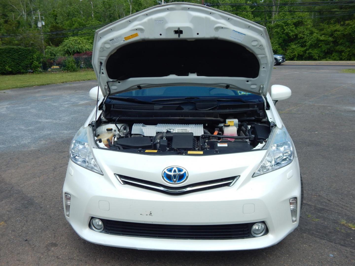 2013 White /Gray Toyota Prius V Three (JTDZN3EU2D3) with an 1.8L L4 DOHC 16V HYBRID engine, Continuously Variable Transmission transmission, located at 6528 Lower York Road, New Hope, PA, 18938, (215) 862-9555, 40.358707, -74.977882 - Here we have a 2013 Prius with a 1.8L inline 4 cylinder hybrid engine putting power to the front wheels via an automatic transmission. Options include: gray leather, manual seats, heated front seats, cold AC, heat, AM/FM/BLUETOOTH radio, back up camera, push button start, cruise control, tilt steeri - Photo#18