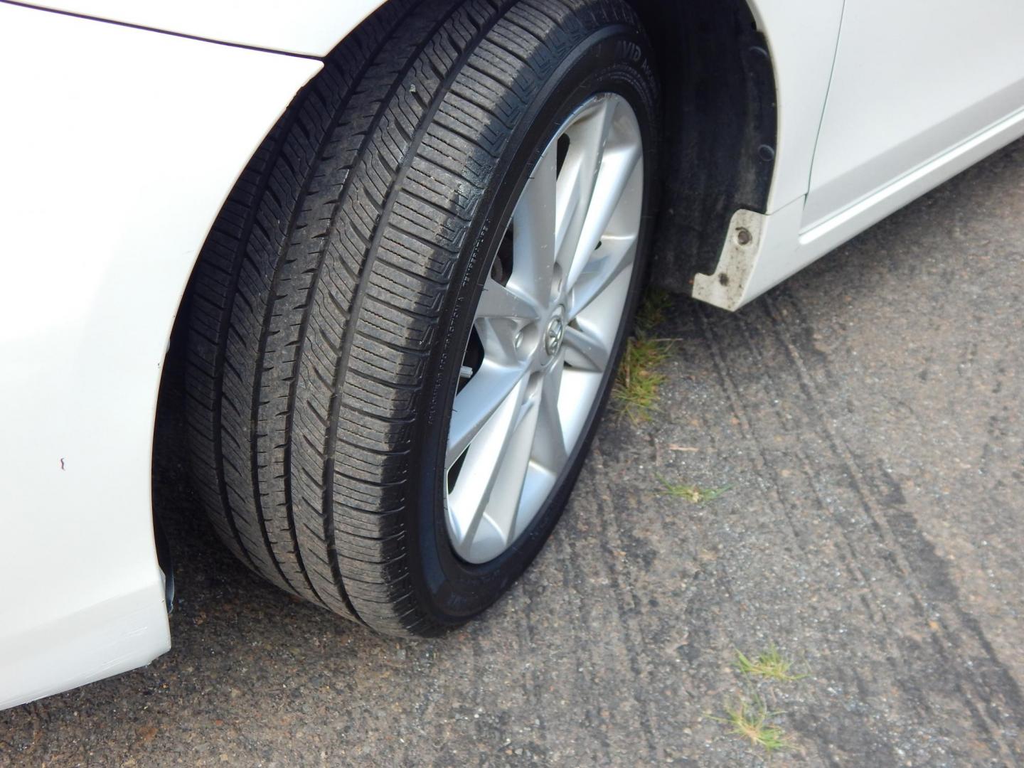 2013 White /Gray Toyota Prius V Three (JTDZN3EU2D3) with an 1.8L L4 DOHC 16V HYBRID engine, Continuously Variable Transmission transmission, located at 6528 Lower York Road, New Hope, PA, 18938, (215) 862-9555, 40.358707, -74.977882 - Here we have a 2013 Prius with a 1.8L inline 4 cylinder hybrid engine putting power to the front wheels via an automatic transmission. Options include: gray leather, manual seats, heated front seats, cold AC, heat, AM/FM/BLUETOOTH radio, back up camera, push button start, cruise control, tilt steeri - Photo#19