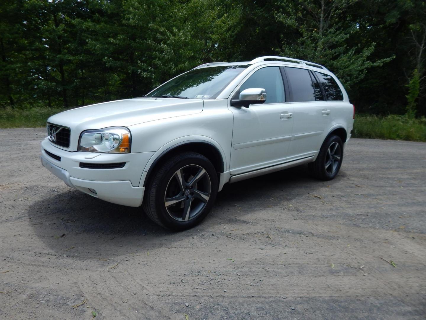 2013 White /Black Volvo XC90 3.2 R-Design AWD (YV4952CT6D1) with an 3.2L L6 DOHC 24V engine, 6-Speed Automatic transmission, located at 6528 Lower York Road, New Hope, PA, 18938, (215) 862-9555, 40.358707, -74.977882 - Here we have a one owner, Volvo XC90 with a 3.2L inline 6 cylinder engine putting power to all four wheels via an automatic transmission. Options include: black leather, power front seats, heated front seats, dual climate controls, AM/FM/CD radio, tilt steering wheel, cruise control, power windows/l - Photo#0