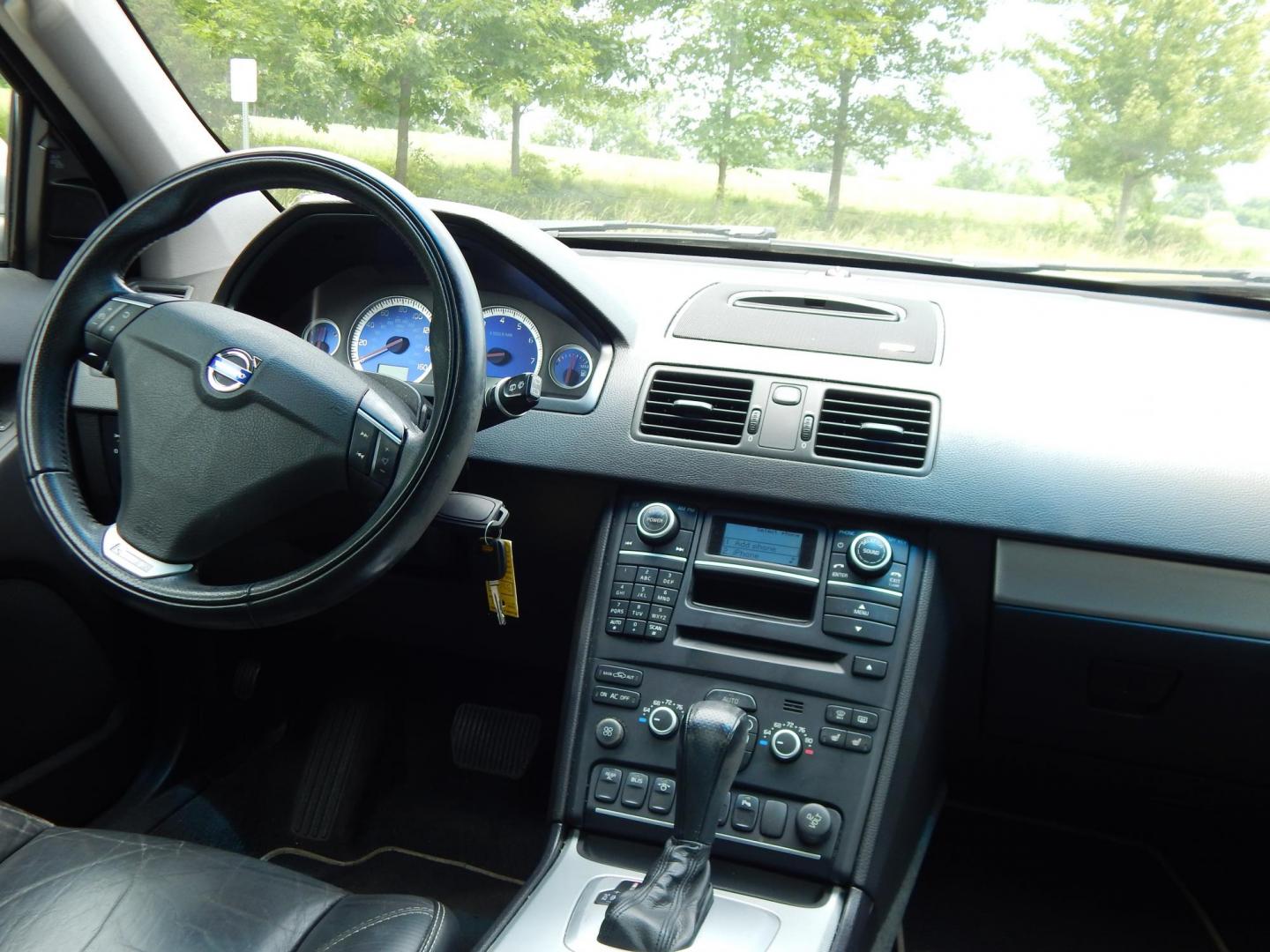 2013 White /Black Volvo XC90 3.2 R-Design AWD (YV4952CT6D1) with an 3.2L L6 DOHC 24V engine, 6-Speed Automatic transmission, located at 6528 Lower York Road, New Hope, PA, 18938, (215) 862-9555, 40.358707, -74.977882 - Here we have a one owner, Volvo XC90 with a 3.2L inline 6 cylinder engine putting power to all four wheels via an automatic transmission. Options include: black leather, power front seats, heated front seats, dual climate controls, AM/FM/CD radio, tilt steering wheel, cruise control, power windows/l - Photo#13