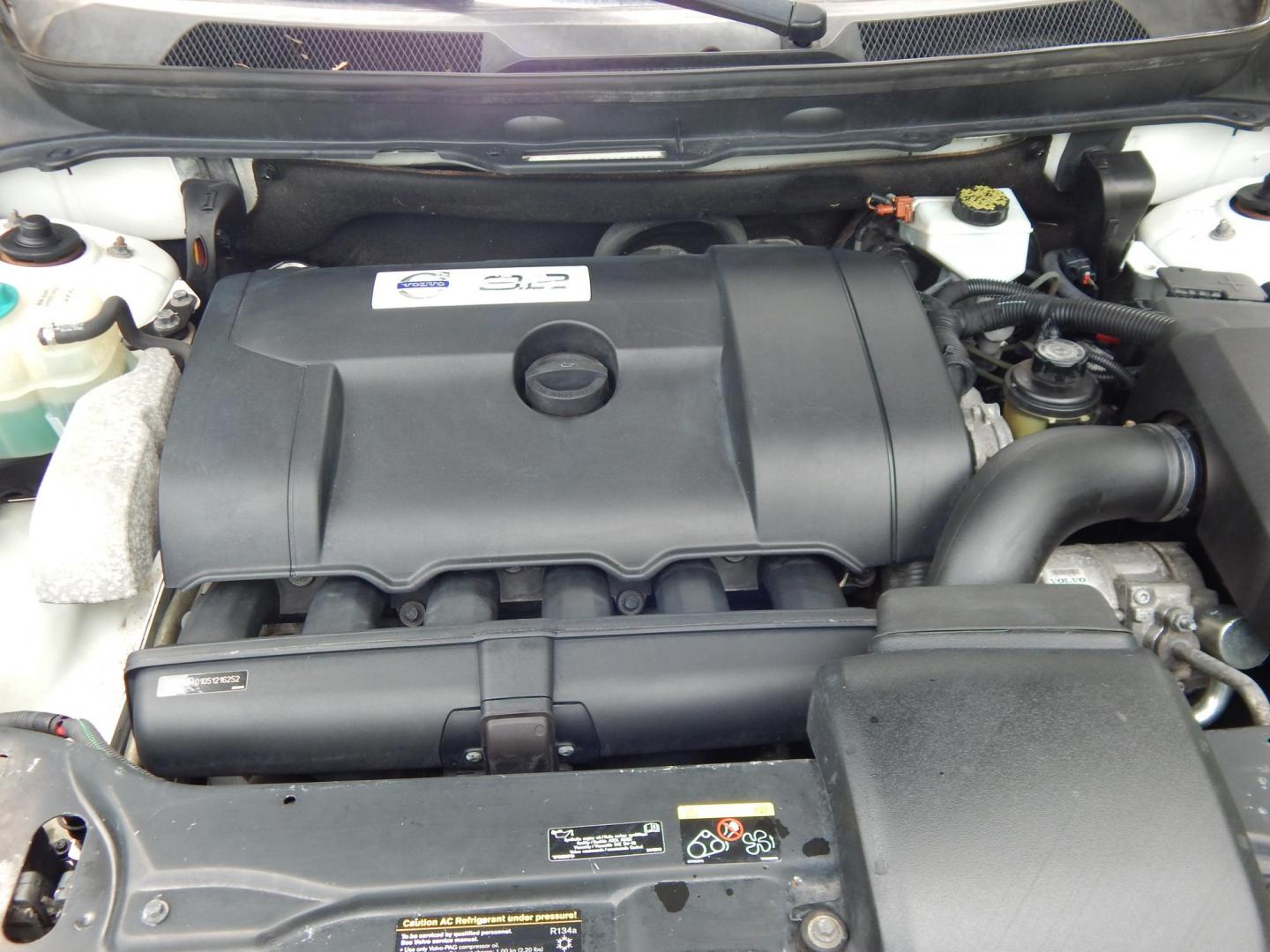 2013 White /Black Volvo XC90 3.2 R-Design AWD (YV4952CT6D1) with an 3.2L L6 DOHC 24V engine, 6-Speed Automatic transmission, located at 6528 Lower York Road, New Hope, PA, 18938, (215) 862-9555, 40.358707, -74.977882 - Here we have a one owner, Volvo XC90 with a 3.2L inline 6 cylinder engine putting power to all four wheels via an automatic transmission. Options include: black leather, power front seats, heated front seats, dual climate controls, AM/FM/CD radio, tilt steering wheel, cruise control, power windows/l - Photo#17
