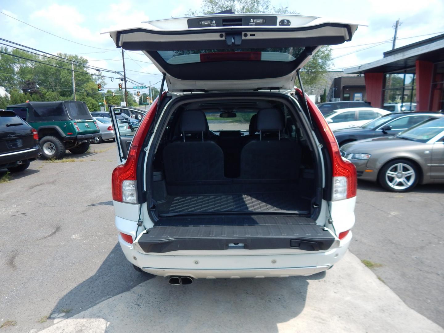 2013 White /Black Volvo XC90 3.2 R-Design AWD (YV4952CT6D1) with an 3.2L L6 DOHC 24V engine, 6-Speed Automatic transmission, located at 6528 Lower York Road, New Hope, PA, 18938, (215) 862-9555, 40.358707, -74.977882- Photo#23