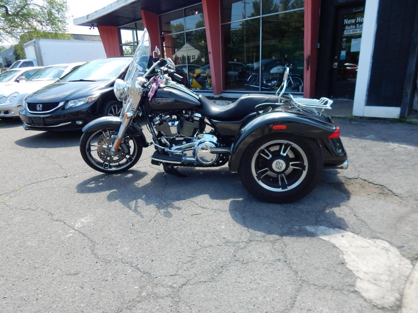 2017 black /black Harley-Davidson FLRT - (1HD1MCC11HB) , Manual transmission, located at 6528 Lower York Road, New Hope, PA, 18938, (215) 862-9555, 40.358707, -74.977882 - Here we are selling a Harley Freewheeler. It has 9387 original miles and runs/rides as it should. It has an aftermarket Cobra exhaust on it. Selling this bike on consignment for a local customer and the bike is not kept here one our lot. Please give us a call with any questions or to set up an appoi- Photo#1