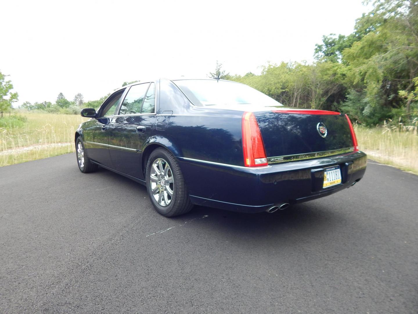 2008 Cadillac DTS Luxury (1G6KD57Y68U) with an 4.6L V8 DOHC 32V engine, 4-Speed Automatic Overdrive transmission, located at 6528 Lower York Road, New Hope, PA, 18938, (215) 862-9555, 40.358707, -74.977882 - Photo#2