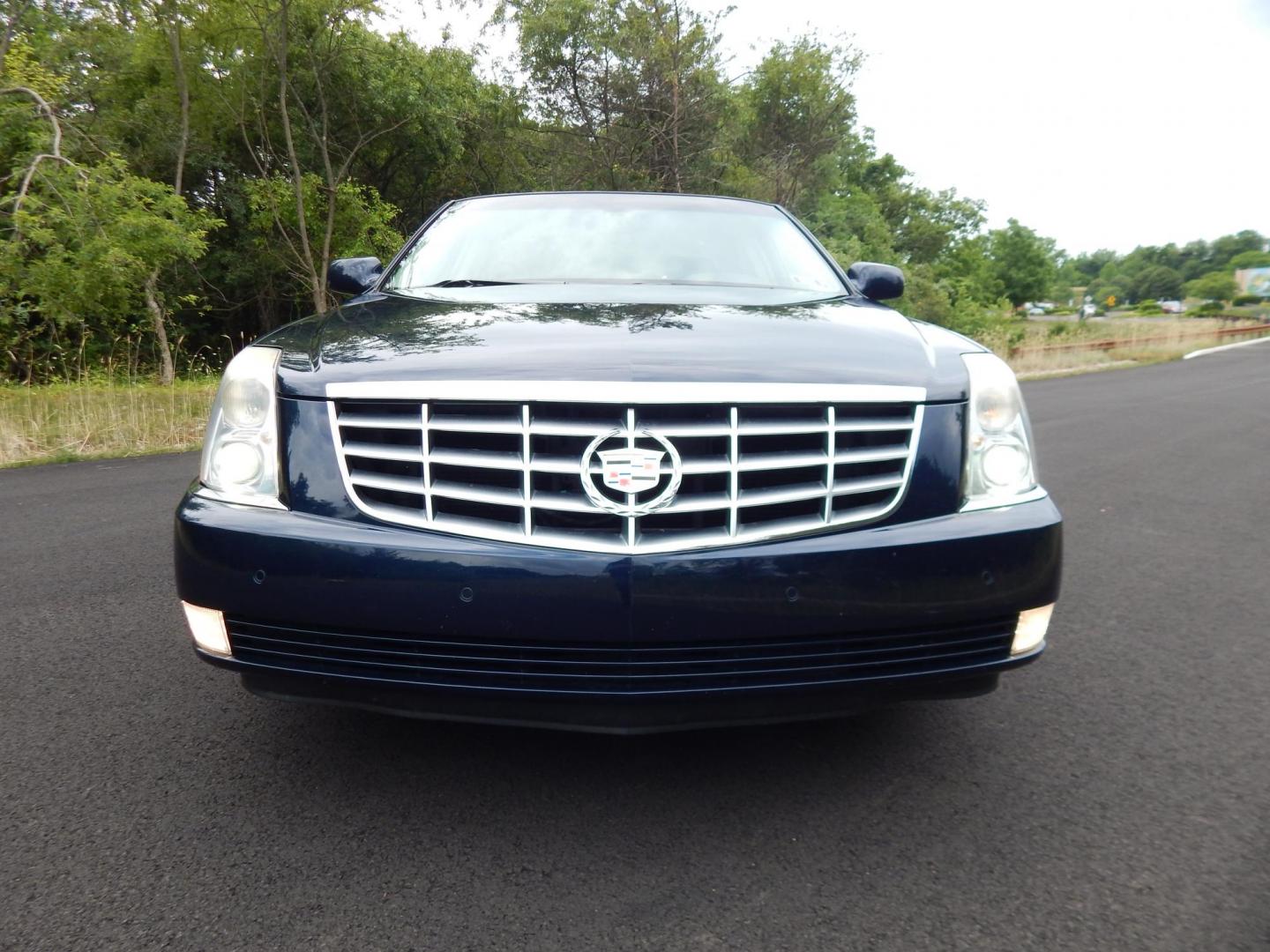 2008 Cadillac DTS Luxury (1G6KD57Y68U) with an 4.6L V8 DOHC 32V engine, 4-Speed Automatic Overdrive transmission, located at 6528 Lower York Road, New Hope, PA, 18938, (215) 862-9555, 40.358707, -74.977882 - Photo#7