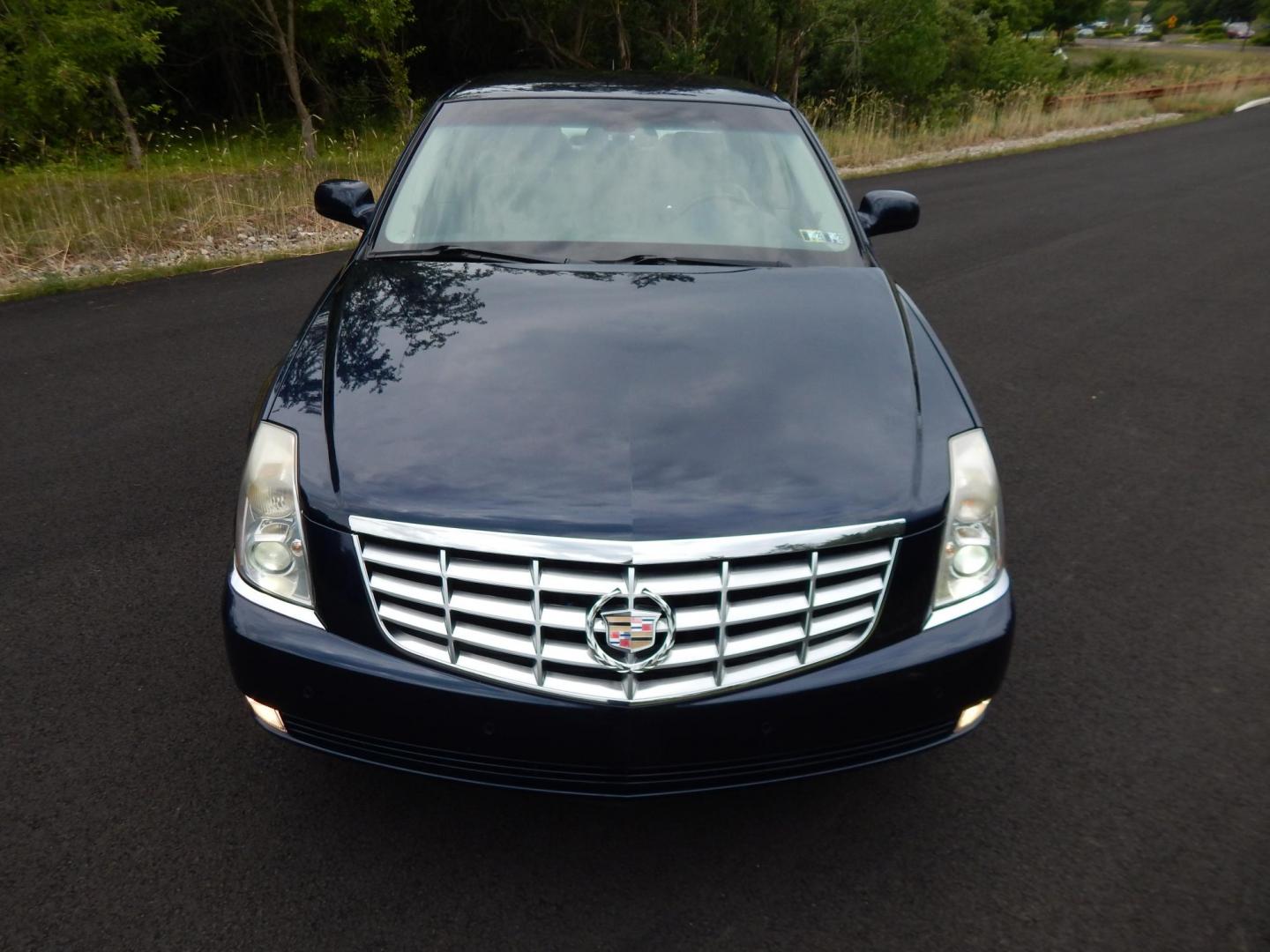 2008 Cadillac DTS Luxury (1G6KD57Y68U) with an 4.6L V8 DOHC 32V engine, 4-Speed Automatic Overdrive transmission, located at 6528 Lower York Road, New Hope, PA, 18938, (215) 862-9555, 40.358707, -74.977882 - Photo#8