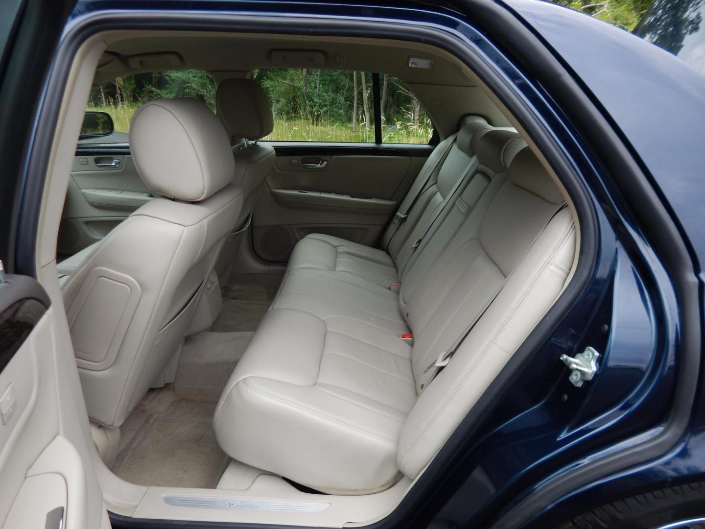 2008 Cadillac DTS Luxury (1G6KD57Y68U) with an 4.6L V8 DOHC 32V engine, 4-Speed Automatic Overdrive transmission, located at 6528 Lower York Road, New Hope, PA, 18938, (215) 862-9555, 40.358707, -74.977882 - Photo#12