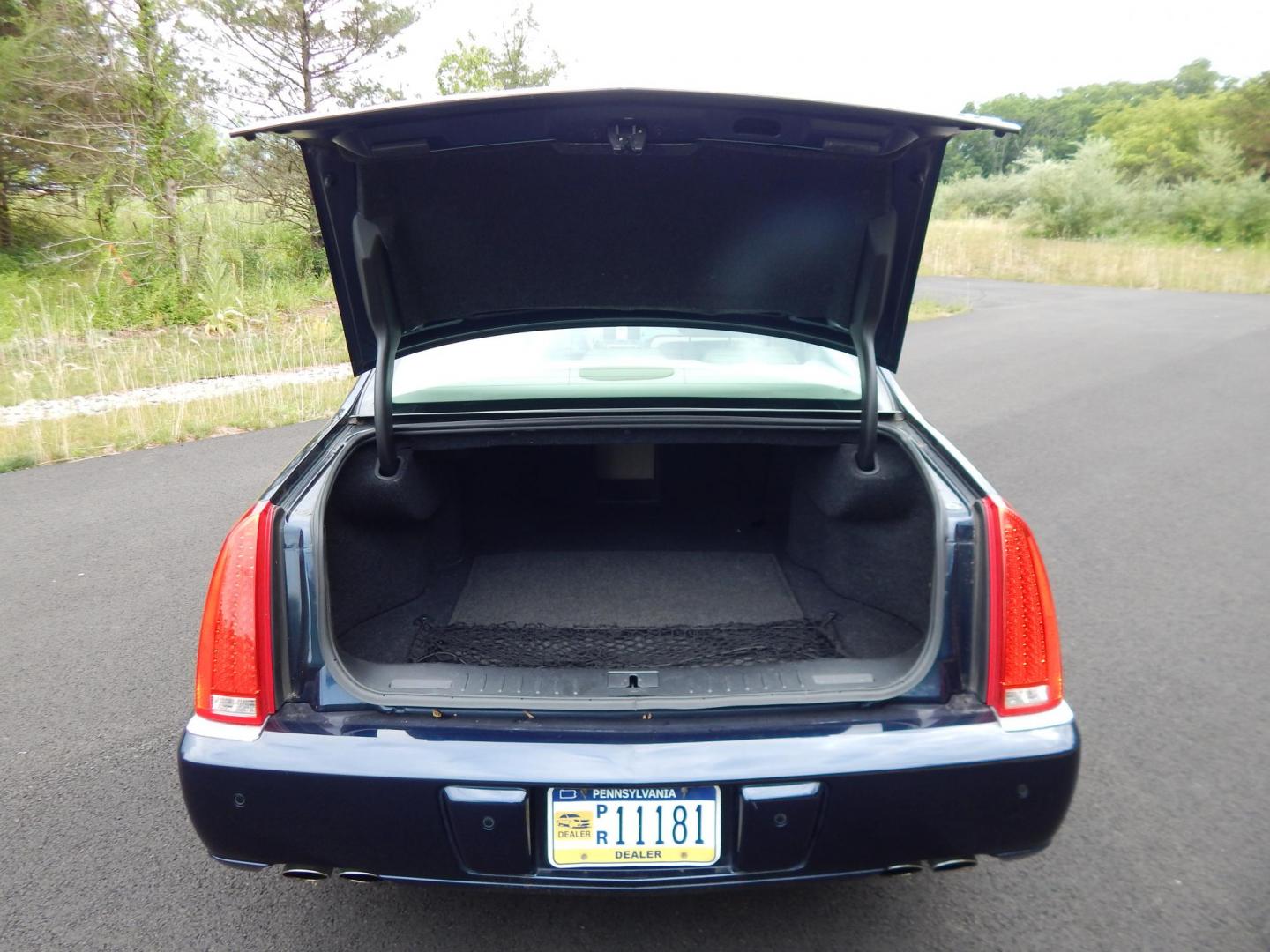 2008 Cadillac DTS Luxury (1G6KD57Y68U) with an 4.6L V8 DOHC 32V engine, 4-Speed Automatic Overdrive transmission, located at 6528 Lower York Road, New Hope, PA, 18938, (215) 862-9555, 40.358707, -74.977882 - Photo#13