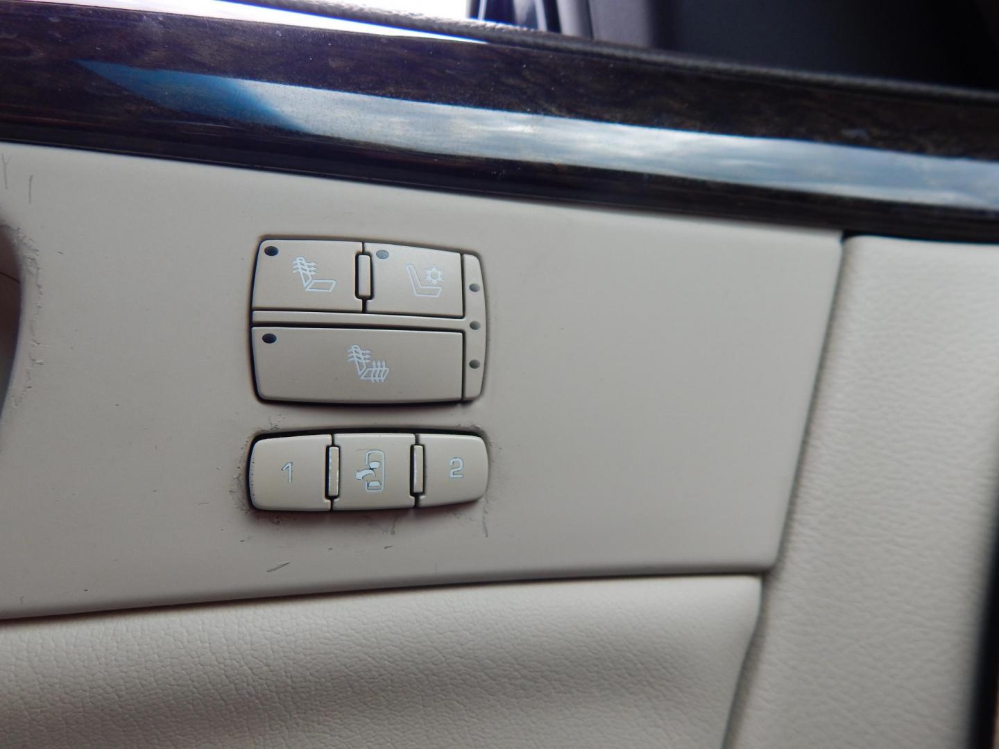 2008 Cadillac DTS Luxury (1G6KD57Y68U) with an 4.6L V8 DOHC 32V engine, 4-Speed Automatic Overdrive transmission, located at 6528 Lower York Road, New Hope, PA, 18938, (215) 862-9555, 40.358707, -74.977882 - Photo#23