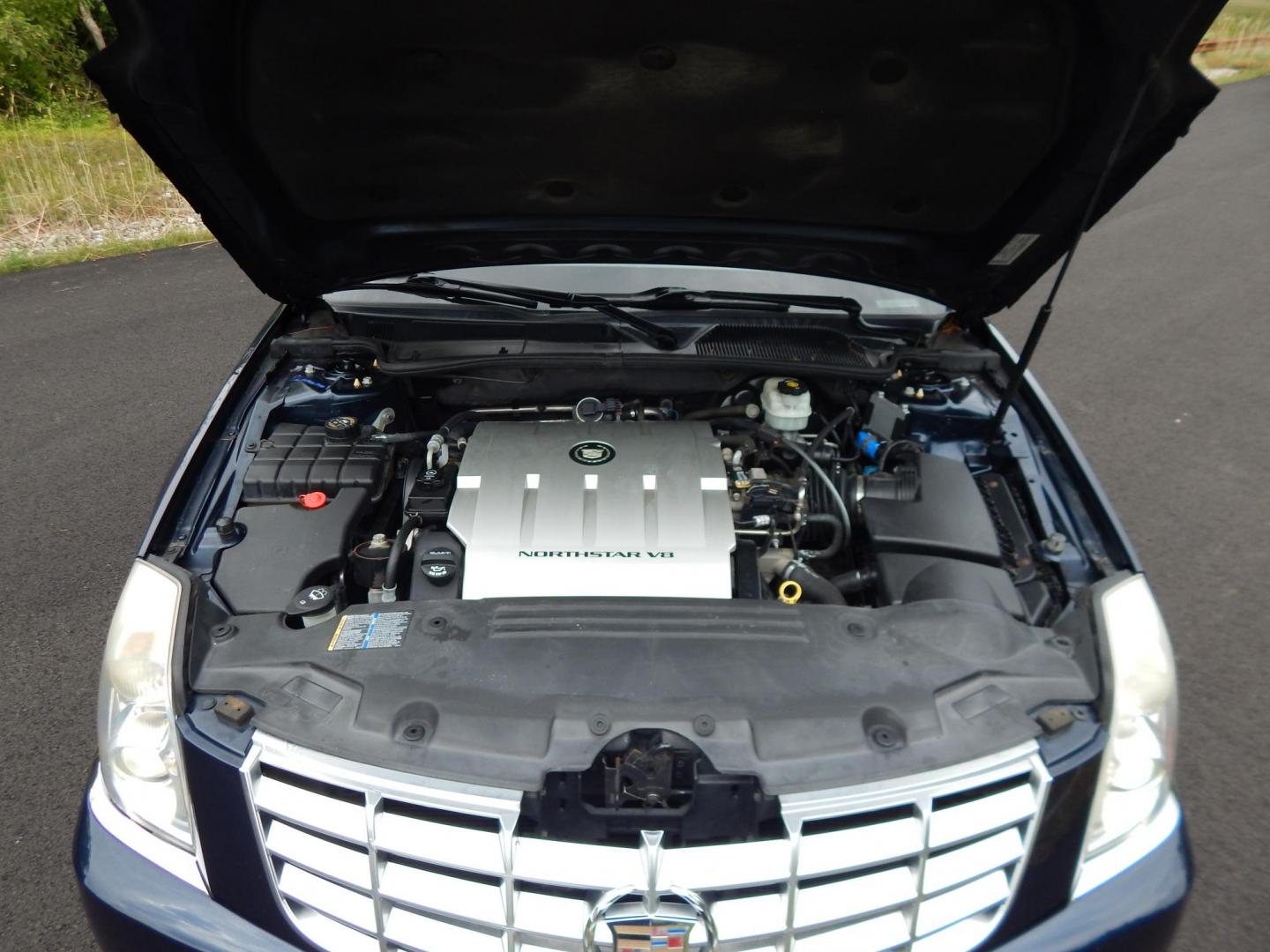 2008 Cadillac DTS Luxury (1G6KD57Y68U) with an 4.6L V8 DOHC 32V engine, 4-Speed Automatic Overdrive transmission, located at 6528 Lower York Road, New Hope, PA, 18938, (215) 862-9555, 40.358707, -74.977882 - Photo#24