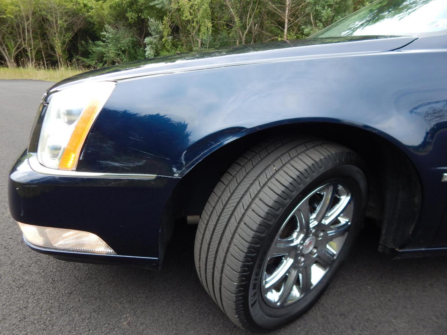 2008 Cadillac DTS Luxury (1G6KD57Y68U) with an 4.6L V8 DOHC 32V engine, 4-Speed Automatic Overdrive transmission, located at 6528 Lower York Road, New Hope, PA, 18938, (215) 862-9555, 40.358707, -74.977882 - Photo#25