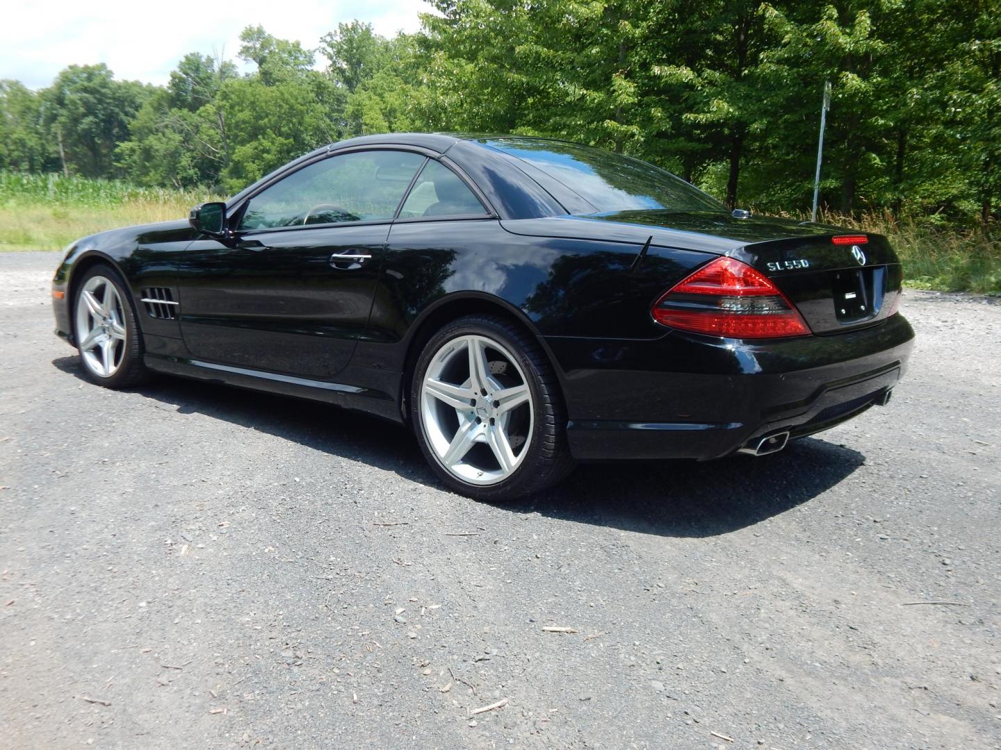 2009 Black /Black Mercedes-Benz SL-Class SL550 (WDBSK71F99F) with an 5.5L V8 DOHC 32V engine, 7-Speed Automatic transmission, located at 6528 Lower York Road, New Hope, PA, 18938, (215) 862-9555, 40.358707, -74.977882 - Here we have a Mercedes SL500 convertible with a 5.5L V8 putting power to the rear wheels via an automatic transmission. Options include: black leather with wood trim, heated and cooled seats, air scarf, power seats, dual climate controls, AM/FM/CD/SAT/AUX radio with navigation, power tilt steering - Photo#5