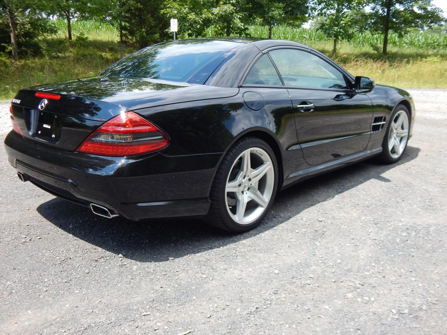 2009 Black /Black Mercedes-Benz SL-Class SL550 (WDBSK71F99F) with an 5.5L V8 DOHC 32V engine, 7-Speed Automatic transmission, located at 6528 Lower York Road, New Hope, PA, 18938, (215) 862-9555, 40.358707, -74.977882 - Here we have a Mercedes SL500 convertible with a 5.5L V8 putting power to the rear wheels via an automatic transmission. Options include: black leather with wood trim, heated and cooled seats, air scarf, power seats, dual climate controls, AM/FM/CD/SAT/AUX radio with navigation, power tilt steering - Photo#6