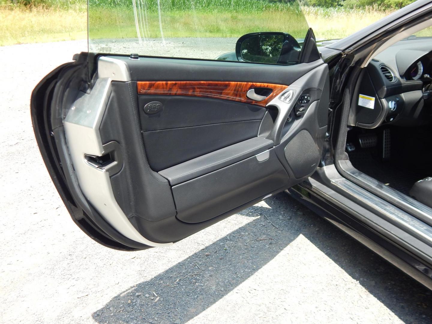 2009 Black /Black Mercedes-Benz SL-Class SL550 (WDBSK71F99F) with an 5.5L V8 DOHC 32V engine, 7-Speed Automatic transmission, located at 6528 Lower York Road, New Hope, PA, 18938, (215) 862-9555, 40.358707, -74.977882 - Here we have a Mercedes SL500 convertible with a 5.5L V8 putting power to the rear wheels via an automatic transmission. Options include: black leather with wood trim, heated and cooled seats, air scarf, power seats, dual climate controls, AM/FM/CD/SAT/AUX radio with navigation, power tilt steering - Photo#11