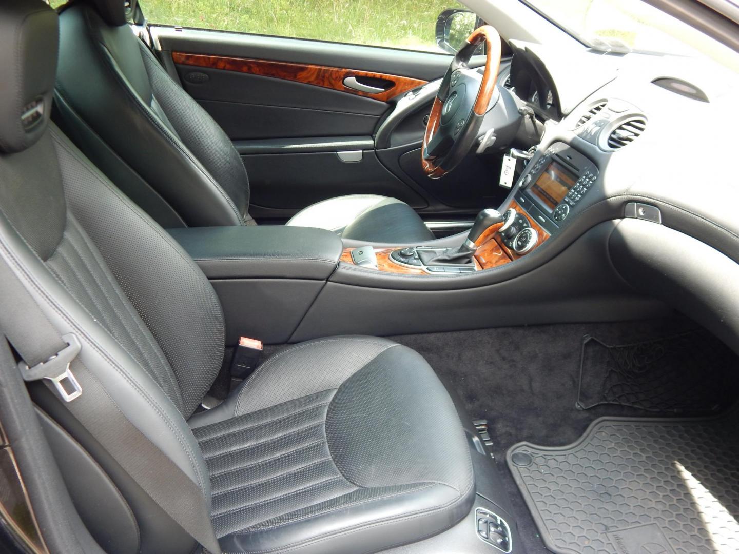2009 Black /Black Mercedes-Benz SL-Class SL550 (WDBSK71F99F) with an 5.5L V8 DOHC 32V engine, 7-Speed Automatic transmission, located at 6528 Lower York Road, New Hope, PA, 18938, (215) 862-9555, 40.358707, -74.977882 - Here we have a Mercedes SL500 convertible with a 5.5L V8 putting power to the rear wheels via an automatic transmission. Options include: black leather with wood trim, heated and cooled seats, air scarf, power seats, dual climate controls, AM/FM/CD/SAT/AUX radio with navigation, power tilt steering - Photo#14