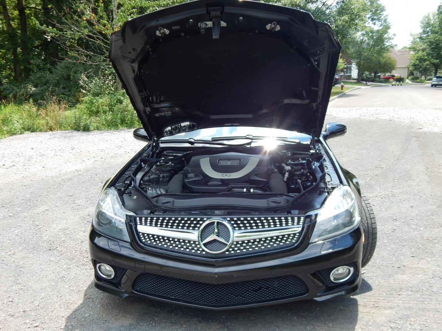 2009 Black /Black Mercedes-Benz SL-Class SL550 (WDBSK71F99F) with an 5.5L V8 DOHC 32V engine, 7-Speed Automatic transmission, located at 6528 Lower York Road, New Hope, PA, 18938, (215) 862-9555, 40.358707, -74.977882 - Here we have a Mercedes SL500 convertible with a 5.5L V8 putting power to the rear wheels via an automatic transmission. Options include: black leather with wood trim, heated and cooled seats, air scarf, power seats, dual climate controls, AM/FM/CD/SAT/AUX radio with navigation, power tilt steering - Photo#20