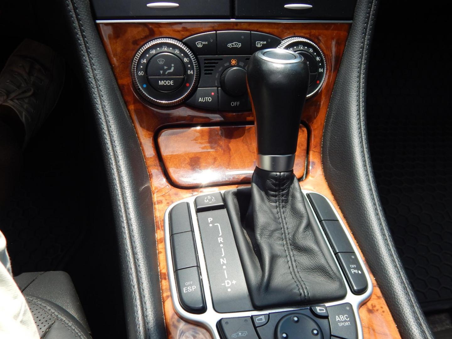 2009 Black /Black Mercedes-Benz SL-Class SL550 (WDBSK71F99F) with an 5.5L V8 DOHC 32V engine, 7-Speed Automatic transmission, located at 6528 Lower York Road, New Hope, PA, 18938, (215) 862-9555, 40.358707, -74.977882 - Here we have a Mercedes SL500 convertible with a 5.5L V8 putting power to the rear wheels via an automatic transmission. Options include: black leather with wood trim, heated and cooled seats, air scarf, power seats, dual climate controls, AM/FM/CD/SAT/AUX radio with navigation, power tilt steering - Photo#22