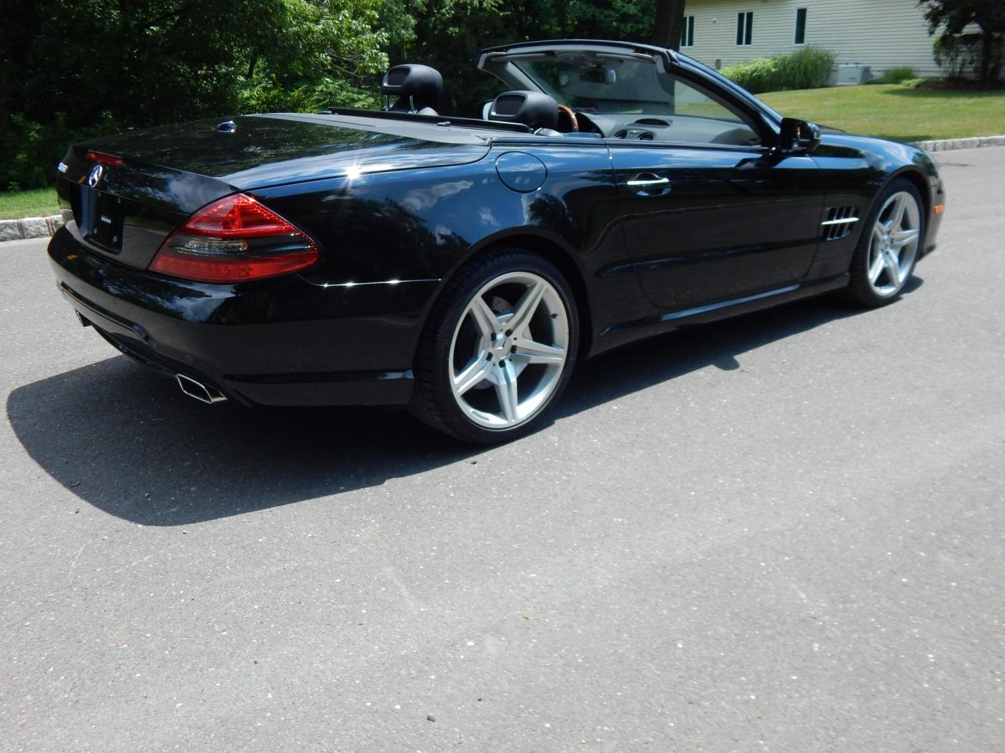 2009 Black /Black Mercedes-Benz SL-Class SL550 (WDBSK71F99F) with an 5.5L V8 DOHC 32V engine, 7-Speed Automatic transmission, located at 6528 Lower York Road, New Hope, PA, 18938, (215) 862-9555, 40.358707, -74.977882 - Here we have a Mercedes SL500 convertible with a 5.5L V8 putting power to the rear wheels via an automatic transmission. Options include: black leather with wood trim, heated and cooled seats, air scarf, power seats, dual climate controls, AM/FM/CD/SAT/AUX radio with navigation, power tilt steering - Photo#15