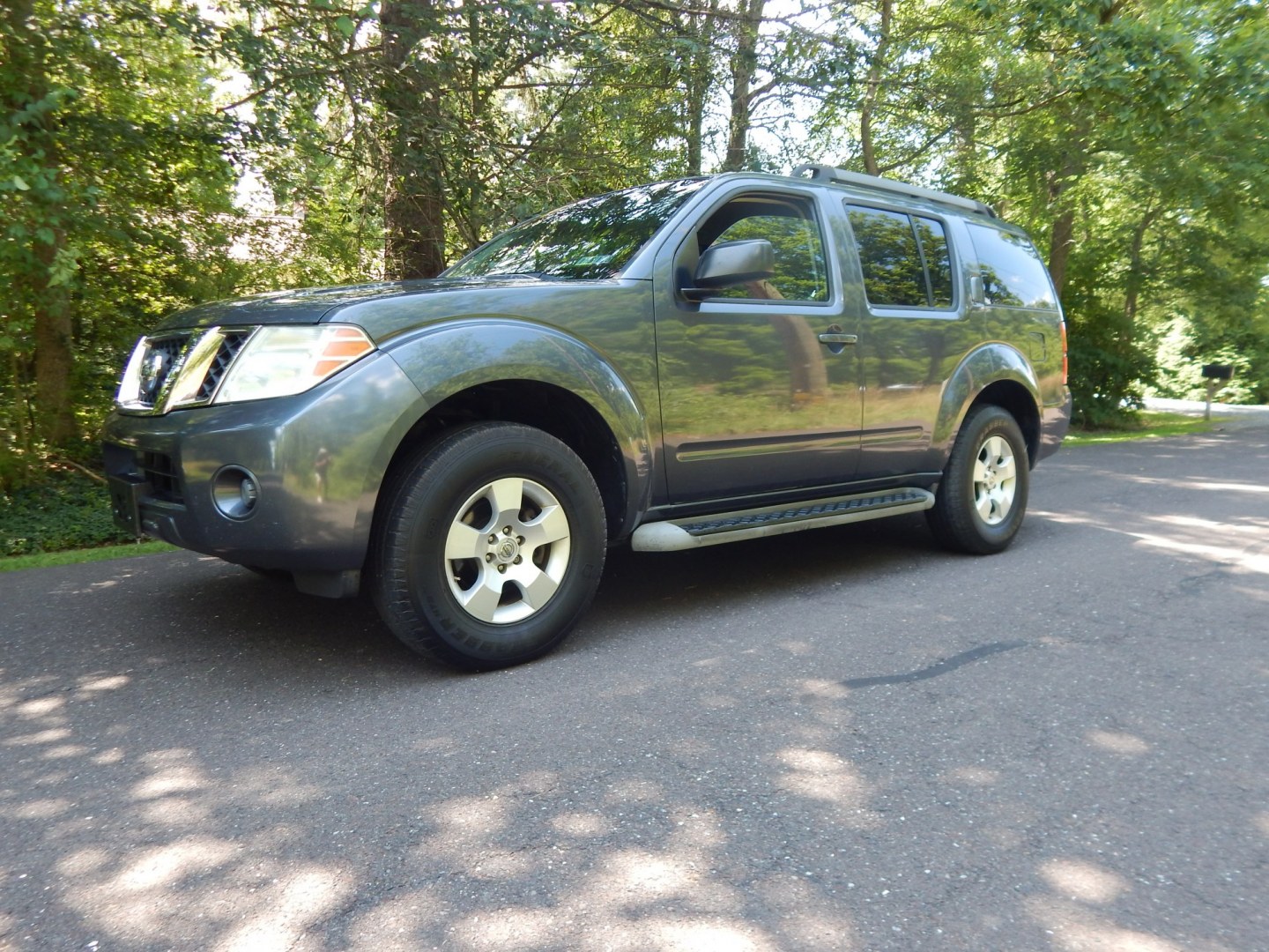 2012 Nissan Pathfinder LE 4X4's photo