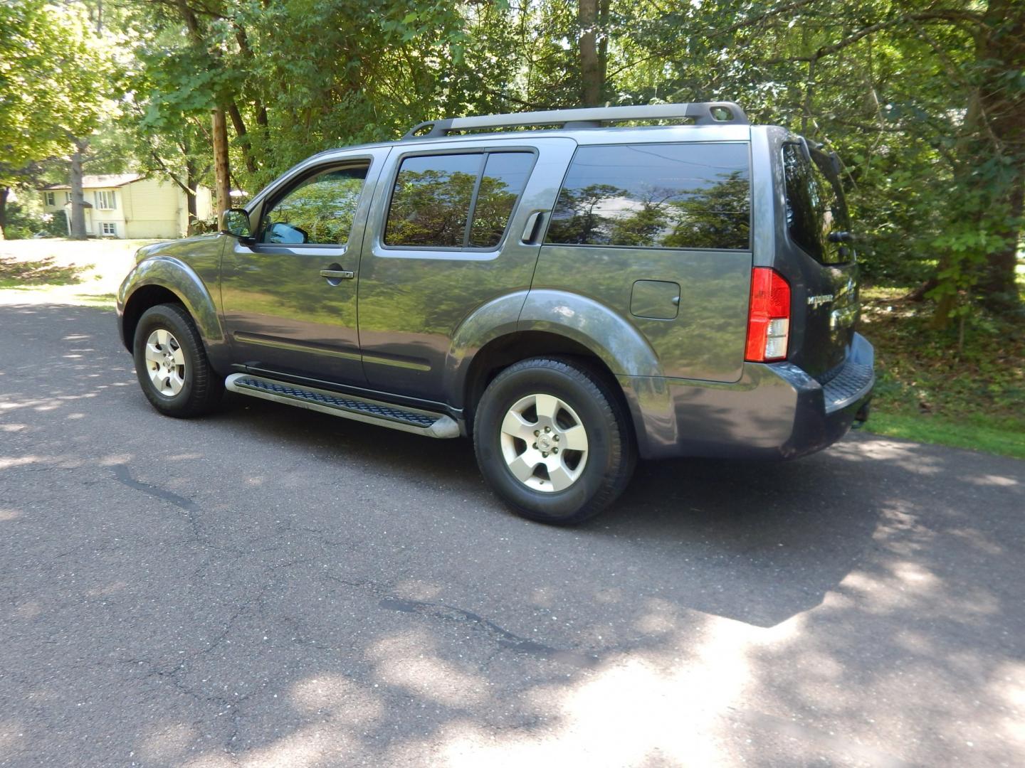 2012 Gray /Gray Nissan Pathfinder LE 4WD (5N1AR1NB4CC) with an 4.0L V6 DOHC 24V engine, 5-Speed Automatic transmission, located at 6528 Lower York Road, New Hope, PA, 18938, (215) 862-9555, 40.358707, -74.977882 - Here we have a Nissan Pathfinder with a 4.0L V6 putting power to the ground via a 4x4 automatic transmission. Options include: gray cloth, 3rd row seating, AC and heat, AM/FM/CD radio, power windows/locks/mirrors, cruise control, roof rails, tow hitch, running boards and 16 inch alloy wheels. Carfax- Photo#2