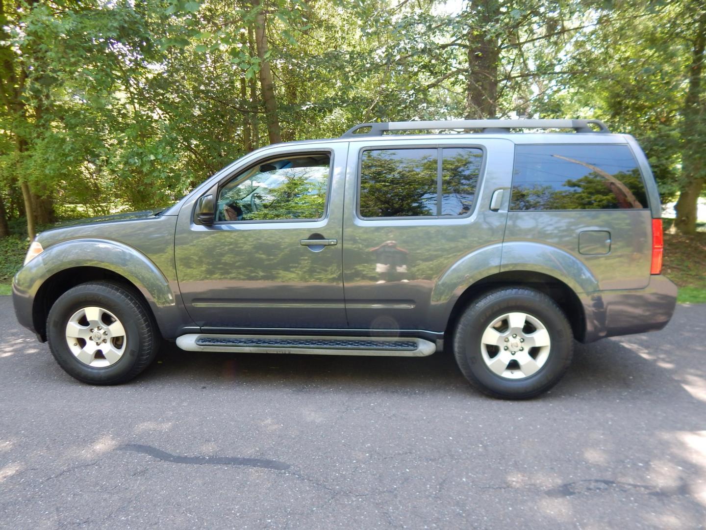 2012 Gray /Gray Nissan Pathfinder LE 4WD (5N1AR1NB4CC) with an 4.0L V6 DOHC 24V engine, 5-Speed Automatic transmission, located at 6528 Lower York Road, New Hope, PA, 18938, (215) 862-9555, 40.358707, -74.977882 - Here we have a Nissan Pathfinder with a 4.0L V6 putting power to the ground via a 4x4 automatic transmission. Options include: gray cloth, 3rd row seating, AC and heat, AM/FM/CD radio, power windows/locks/mirrors, cruise control, roof rails, tow hitch, running boards and 16 inch alloy wheels. Carfax- Photo#1