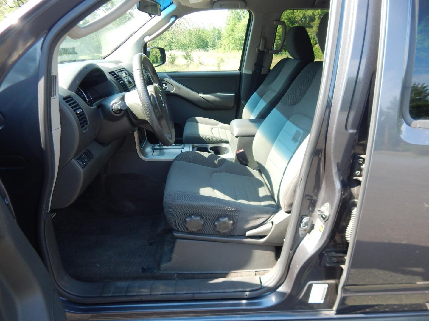 2012 Gray /Gray Nissan Pathfinder LE 4WD (5N1AR1NB4CC) with an 4.0L V6 DOHC 24V engine, 5-Speed Automatic transmission, located at 6528 Lower York Road, New Hope, PA, 18938, (215) 862-9555, 40.358707, -74.977882 - Here we have a Nissan Pathfinder with a 4.0L V6 putting power to the ground via a 4x4 automatic transmission. Options include: gray cloth, 3rd row seating, AC and heat, AM/FM/CD radio, power windows/locks/mirrors, cruise control, roof rails, tow hitch, running boards and 16 inch alloy wheels. Carfax- Photo#9