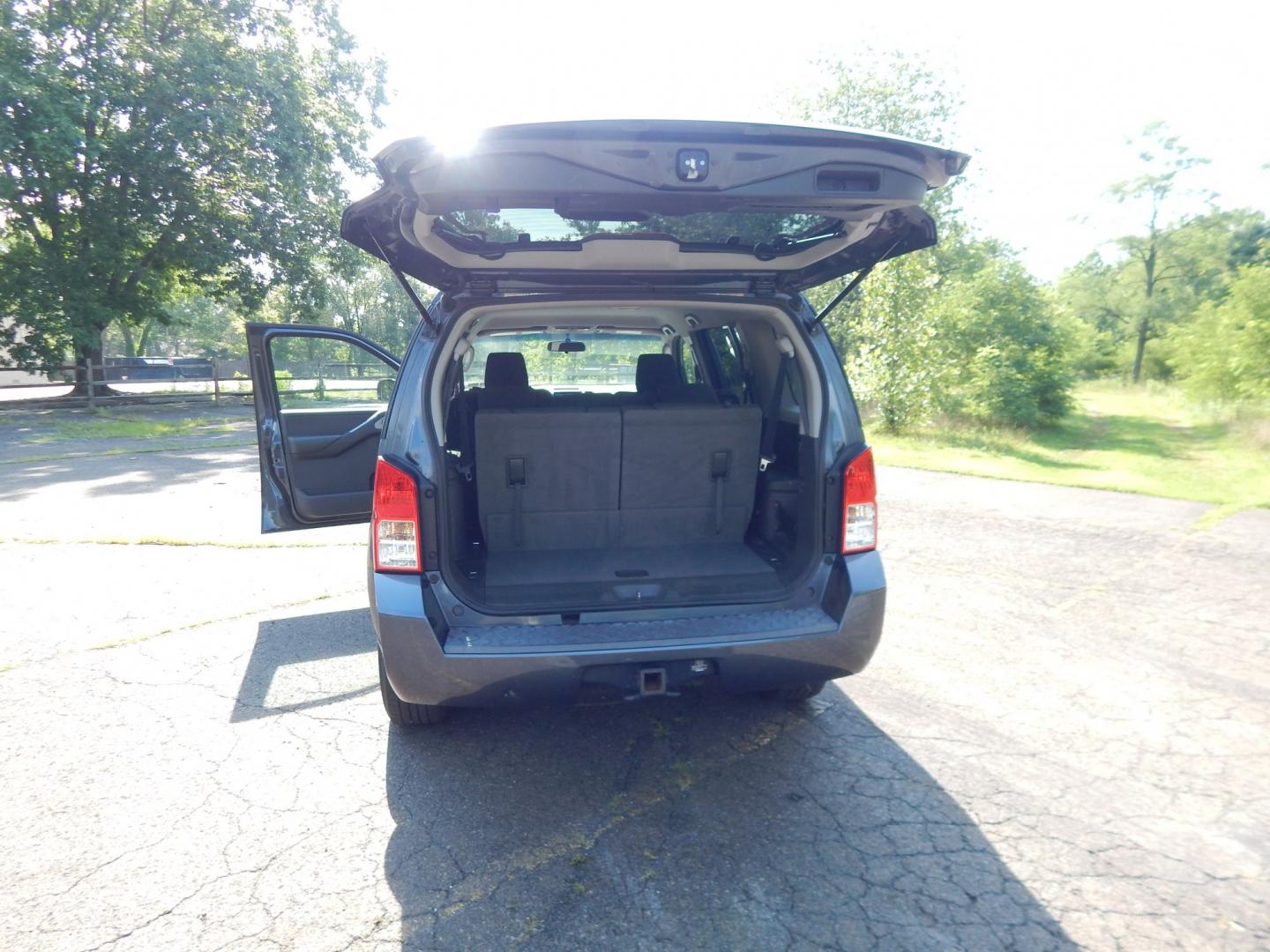 2012 Gray /Gray Nissan Pathfinder LE 4WD (5N1AR1NB4CC) with an 4.0L V6 DOHC 24V engine, 5-Speed Automatic transmission, located at 6528 Lower York Road, New Hope, PA, 18938, (215) 862-9555, 40.358707, -74.977882 - Here we have a Nissan Pathfinder with a 4.0L V6 putting power to the ground via a 4x4 automatic transmission. Options include: gray cloth, 3rd row seating, AC and heat, AM/FM/CD radio, power windows/locks/mirrors, cruise control, roof rails, tow hitch, running boards and 16 inch alloy wheels. Carfax- Photo#12