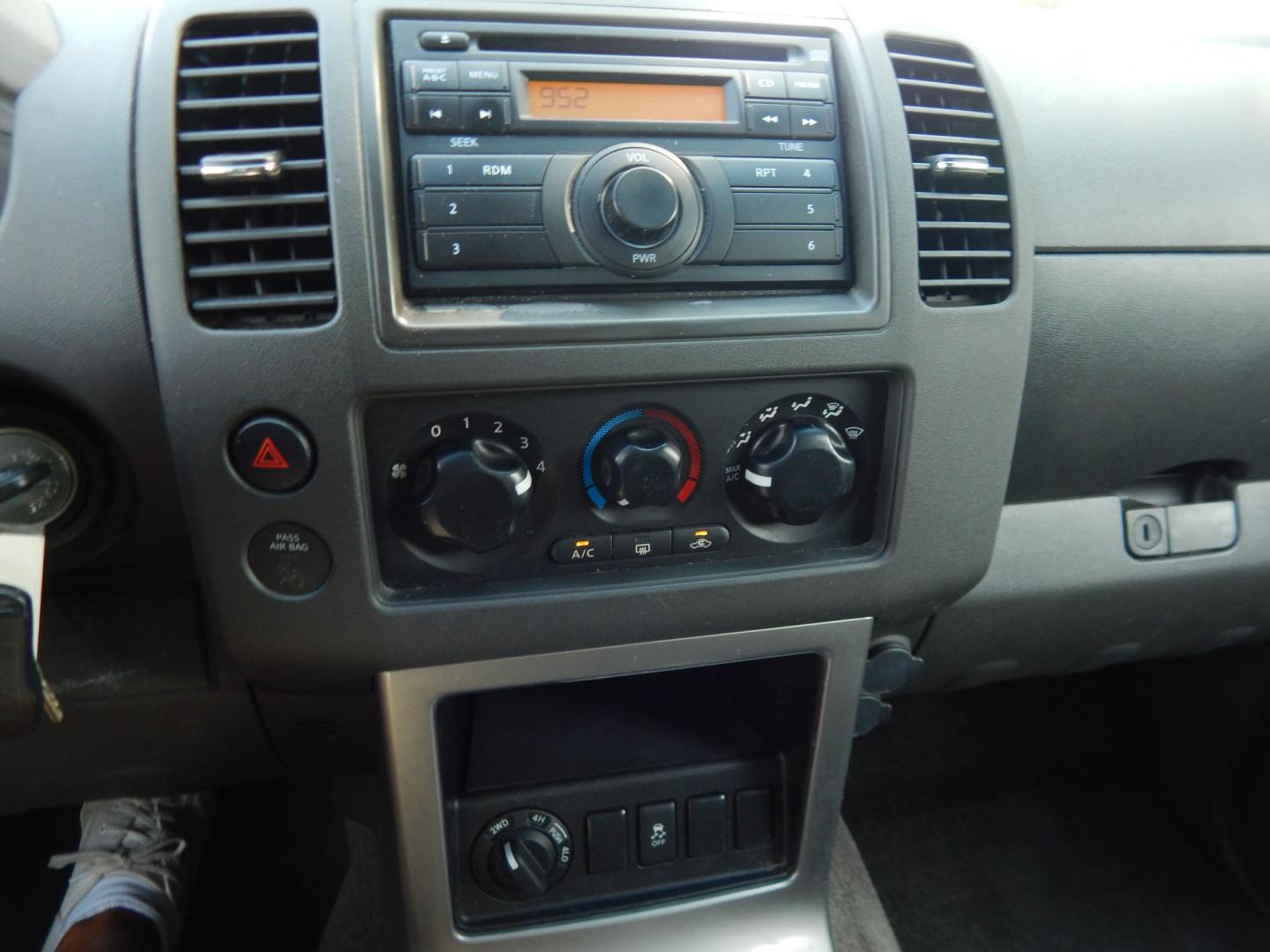 2012 Gray /Gray Nissan Pathfinder LE 4WD (5N1AR1NB4CC) with an 4.0L V6 DOHC 24V engine, 5-Speed Automatic transmission, located at 6528 Lower York Road, New Hope, PA, 18938, (215) 862-9555, 40.358707, -74.977882 - Here we have a Nissan Pathfinder with a 4.0L V6 putting power to the ground via a 4x4 automatic transmission. Options include: gray cloth, 3rd row seating, AC and heat, AM/FM/CD radio, power windows/locks/mirrors, cruise control, roof rails, tow hitch, running boards and 16 inch alloy wheels. Carfax- Photo#24