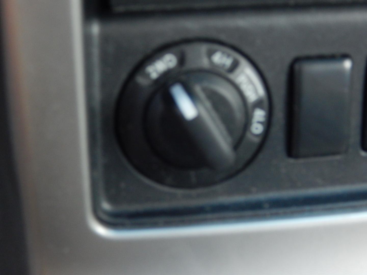 2012 Gray /Gray Nissan Pathfinder LE 4WD (5N1AR1NB4CC) with an 4.0L V6 DOHC 24V engine, 5-Speed Automatic transmission, located at 6528 Lower York Road, New Hope, PA, 18938, (215) 862-9555, 40.358707, -74.977882 - Here we have a Nissan Pathfinder with a 4.0L V6 putting power to the ground via a 4x4 automatic transmission. Options include: gray cloth, 3rd row seating, AC and heat, AM/FM/CD radio, power windows/locks/mirrors, cruise control, roof rails, tow hitch, running boards and 16 inch alloy wheels. Carfax- Photo#25
