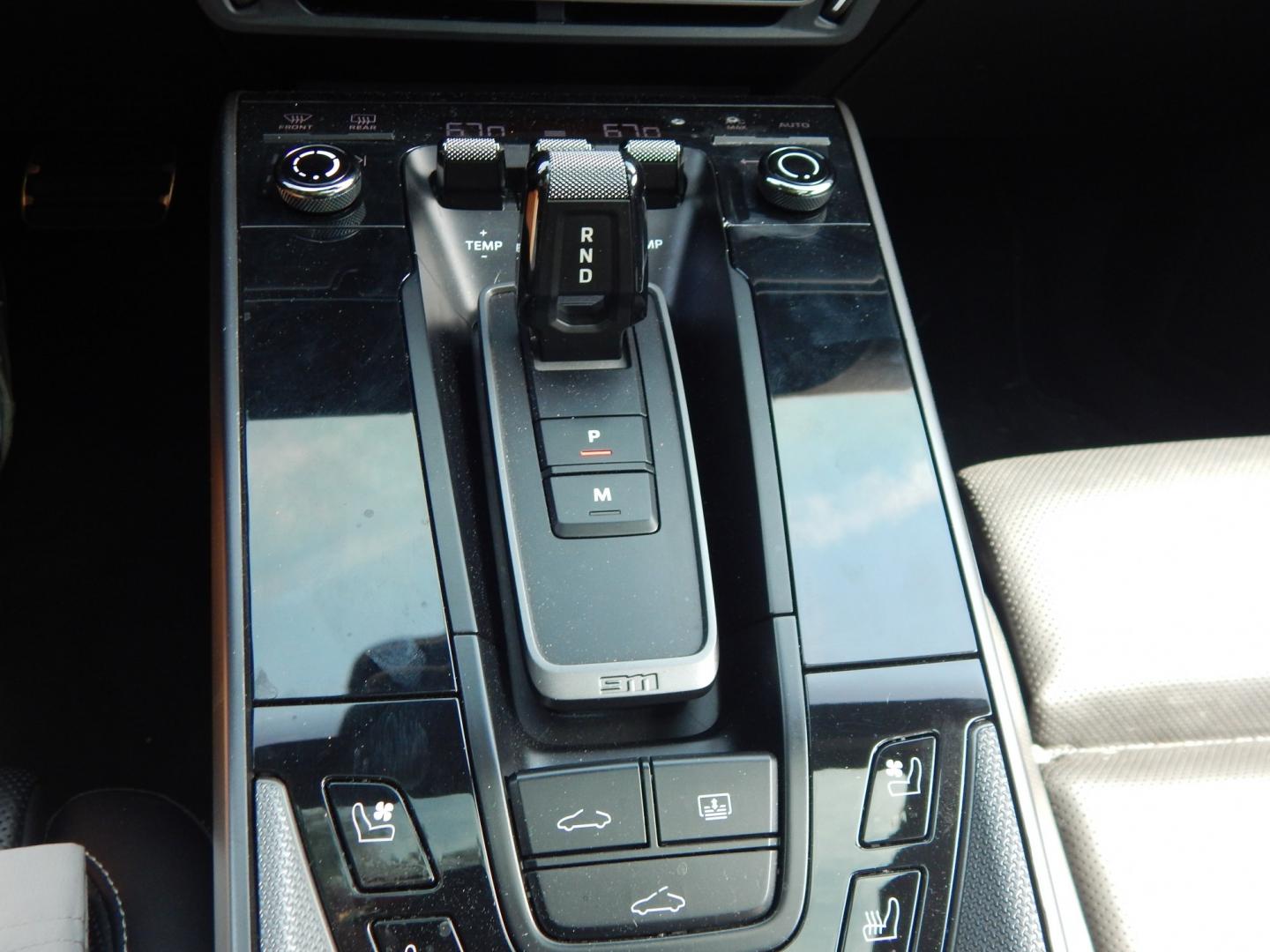 2020 White /Black Porsche 911 Carrera Coupe (WP0AA2A90LS) with an 3.0L H6 DOHC 24V Twin-Turbo engine, Automatic transmission, located at 6528 Lower York Road, New Hope, PA, 18938, (215) 862-9555, 40.358707, -74.977882 - Here we have a very nice running and driving Porsche 911 with a 3.0L 6 cylinder engine putting power to the rear wheels via an automatic transmission. Options include: Sport Chrono plus package, black leather seats, comfort equipment, 20 inch front wheels and 21 inch rear wheels wrapped in Pirelli P- Photo#14