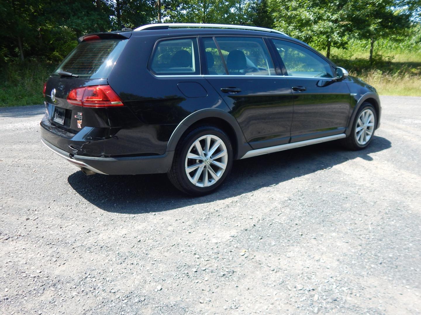 2017 Black /Black Volkswagen Golf Alltrack TSI S 6A (3VWH17AUXHM) with an 1.8L L4 engine, 6A transmission, located at 6528 Lower York Road, New Hope, PA, 18938, (215) 862-9555, 40.358707, -74.977882 - Here we have a Volkswagen Golf Alltrack with a 1.8L turbo engine putting power to all 4 wheels via an automatic transmission. Options include: black leather, heated front seats, AC, heat, AM/FM/BLUETOOTH radio with back up camera, tilt steering wheel, cruise control, power windows/locks/mirrors, fo- Photo#3