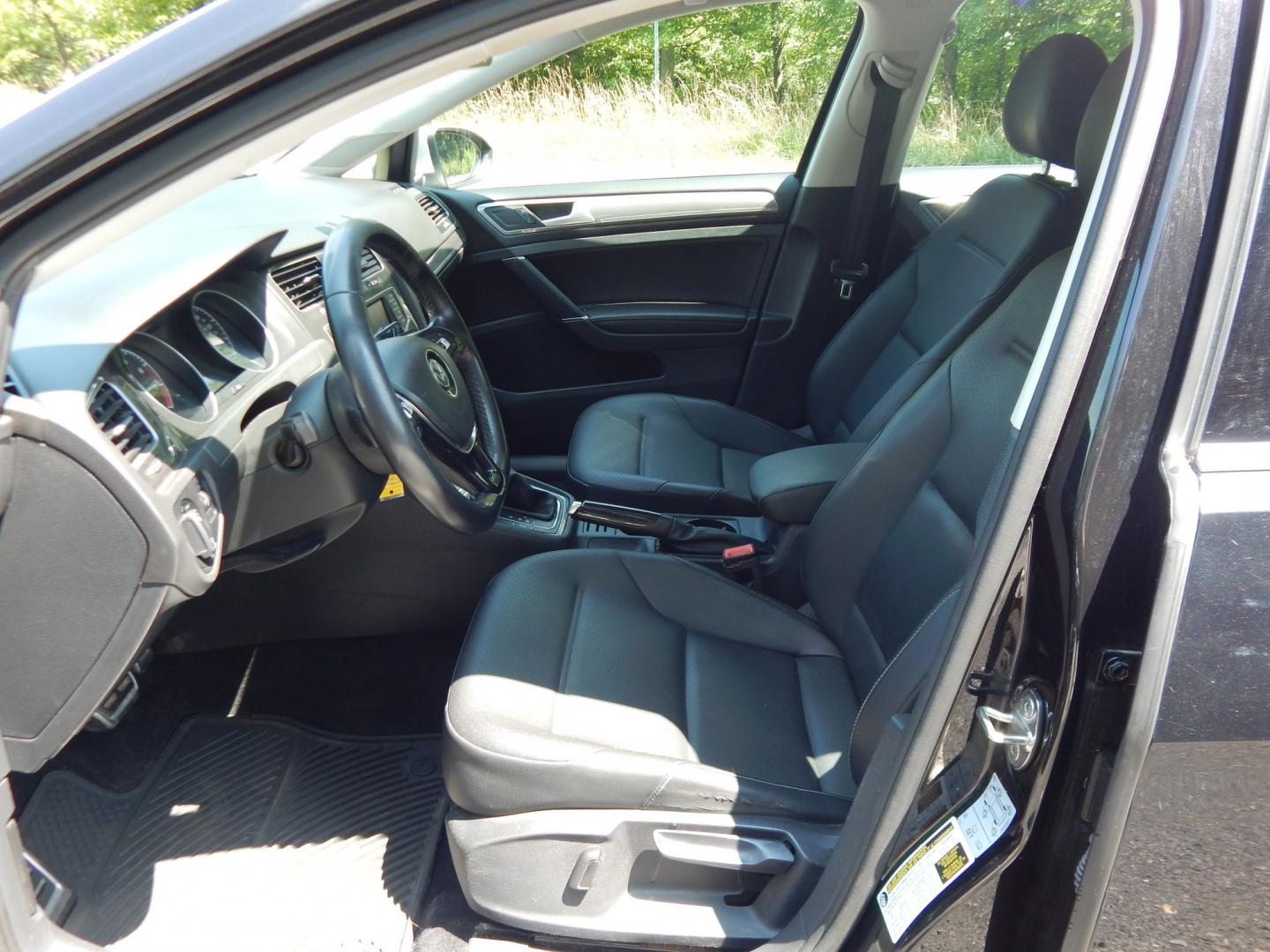 2017 Black /Black Volkswagen Golf Alltrack TSI S 6A (3VWH17AUXHM) with an 1.8L L4 engine, 6A transmission, located at 6528 Lower York Road, New Hope, PA, 18938, (215) 862-9555, 40.358707, -74.977882 - Here we have a Volkswagen Golf Alltrack with a 1.8L turbo engine putting power to all 4 wheels via an automatic transmission. Options include: black leather, heated front seats, AC, heat, AM/FM/BLUETOOTH radio with back up camera, tilt steering wheel, cruise control, power windows/locks/mirrors, fo- Photo#9