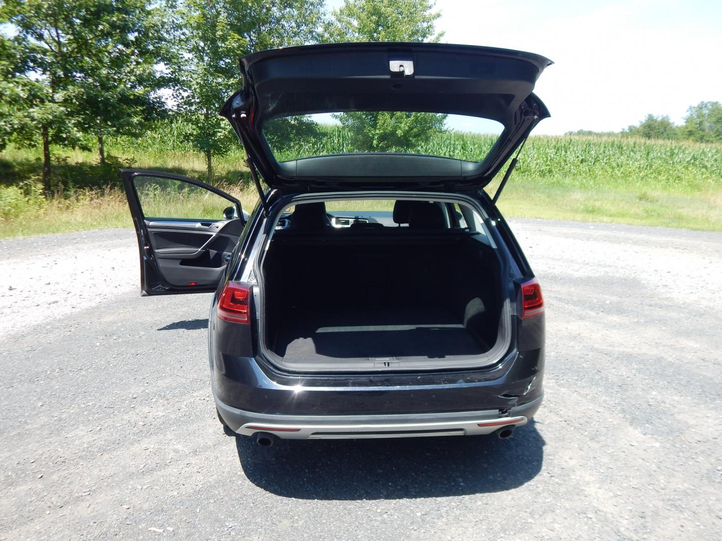 2017 Black /Black Volkswagen Golf Alltrack TSI S 6A (3VWH17AUXHM) with an 1.8L L4 engine, 6A transmission, located at 6528 Lower York Road, New Hope, PA, 18938, (215) 862-9555, 40.358707, -74.977882 - Here we have a Volkswagen Golf Alltrack with a 1.8L turbo engine putting power to all 4 wheels via an automatic transmission. Options include: black leather, heated front seats, AC, heat, AM/FM/BLUETOOTH radio with back up camera, tilt steering wheel, cruise control, power windows/locks/mirrors, fo- Photo#12