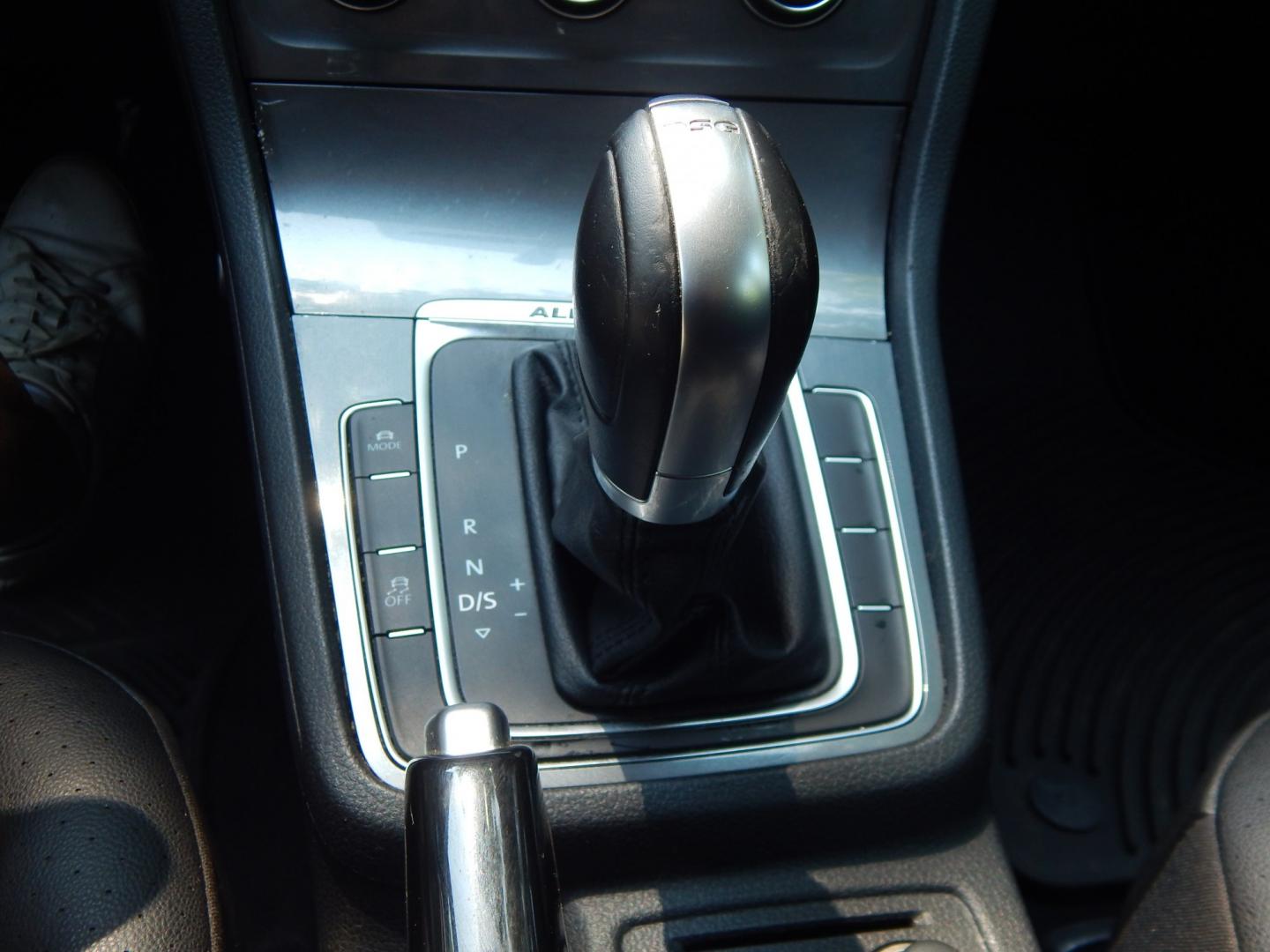 2017 Black /Black Volkswagen Golf Alltrack TSI S 6A (3VWH17AUXHM) with an 1.8L L4 engine, 6A transmission, located at 6528 Lower York Road, New Hope, PA, 18938, (215) 862-9555, 40.358707, -74.977882 - Here we have a Volkswagen Golf Alltrack with a 1.8L turbo engine putting power to all 4 wheels via an automatic transmission. Options include: black leather, heated front seats, AC, heat, AM/FM/BLUETOOTH radio with back up camera, tilt steering wheel, cruise control, power windows/locks/mirrors, fo- Photo#21