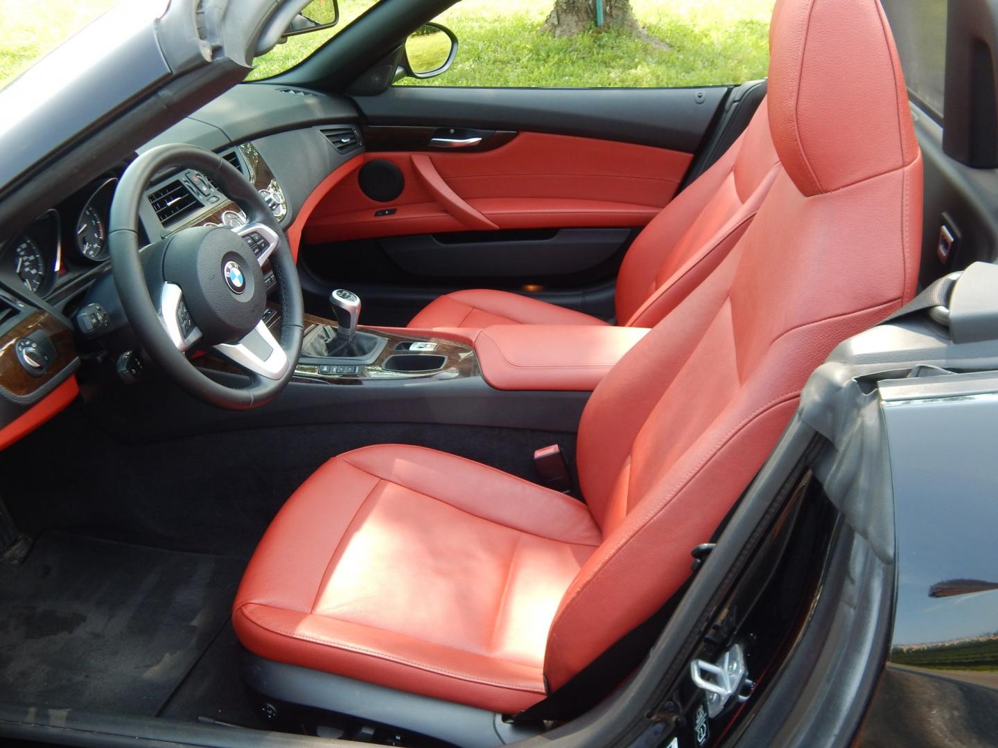 2013 Black /Red BMW Z4 sDrive28i (WBALL5C59DE) with an 2.0L L4 DOHC 16V TURBO engine, Manual transmission, located at 6528 Lower York Road, New Hope, PA, 18938, (215) 862-9555, 40.358707, -74.977882 - Here we have a BMW Z4 convertible with a 2.0L inline 4 cylinder turbo engine cutting power to the rear wheels via a 6 speed manual transmission. Options include: red leather, AM/FM/SIR/AUX radio, dual climate controls, heated seats, dual power seats, push button start, automatic headlights, cruise c- Photo#12