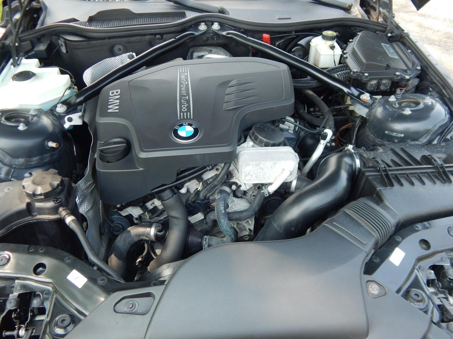 2013 Black /Red BMW Z4 sDrive28i (WBALL5C59DE) with an 2.0L L4 DOHC 16V TURBO engine, Manual transmission, located at 6528 Lower York Road, New Hope, PA, 18938, (215) 862-9555, 40.358707, -74.977882 - Here we have a BMW Z4 convertible with a 2.0L inline 4 cylinder turbo engine cutting power to the rear wheels via a 6 speed manual transmission. Options include: red leather, AM/FM/SIR/AUX radio, dual climate controls, heated seats, dual power seats, push button start, automatic headlights, cruise c- Photo#17