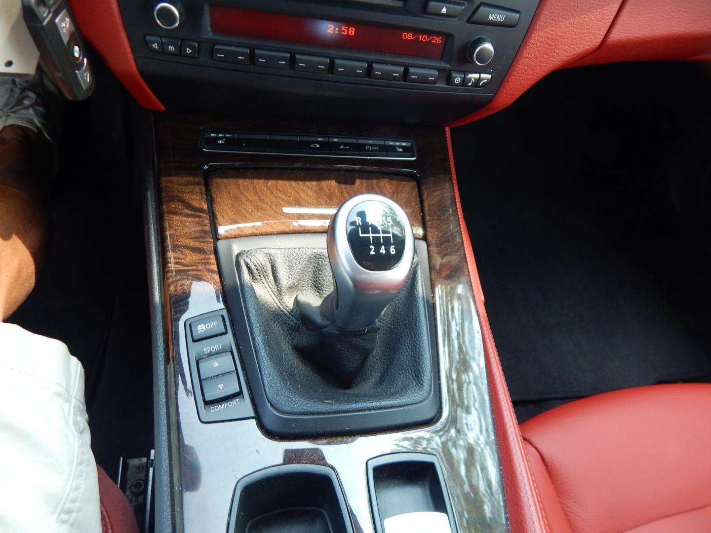 2013 Black /Red BMW Z4 sDrive28i (WBALL5C59DE) with an 2.0L L4 DOHC 16V TURBO engine, Manual transmission, located at 6528 Lower York Road, New Hope, PA, 18938, (215) 862-9555, 40.358707, -74.977882 - Here we have a BMW Z4 convertible with a 2.0L inline 4 cylinder turbo engine cutting power to the rear wheels via a 6 speed manual transmission. Options include: red leather, AM/FM/SIR/AUX radio, dual climate controls, heated seats, dual power seats, push button start, automatic headlights, cruise c- Photo#22