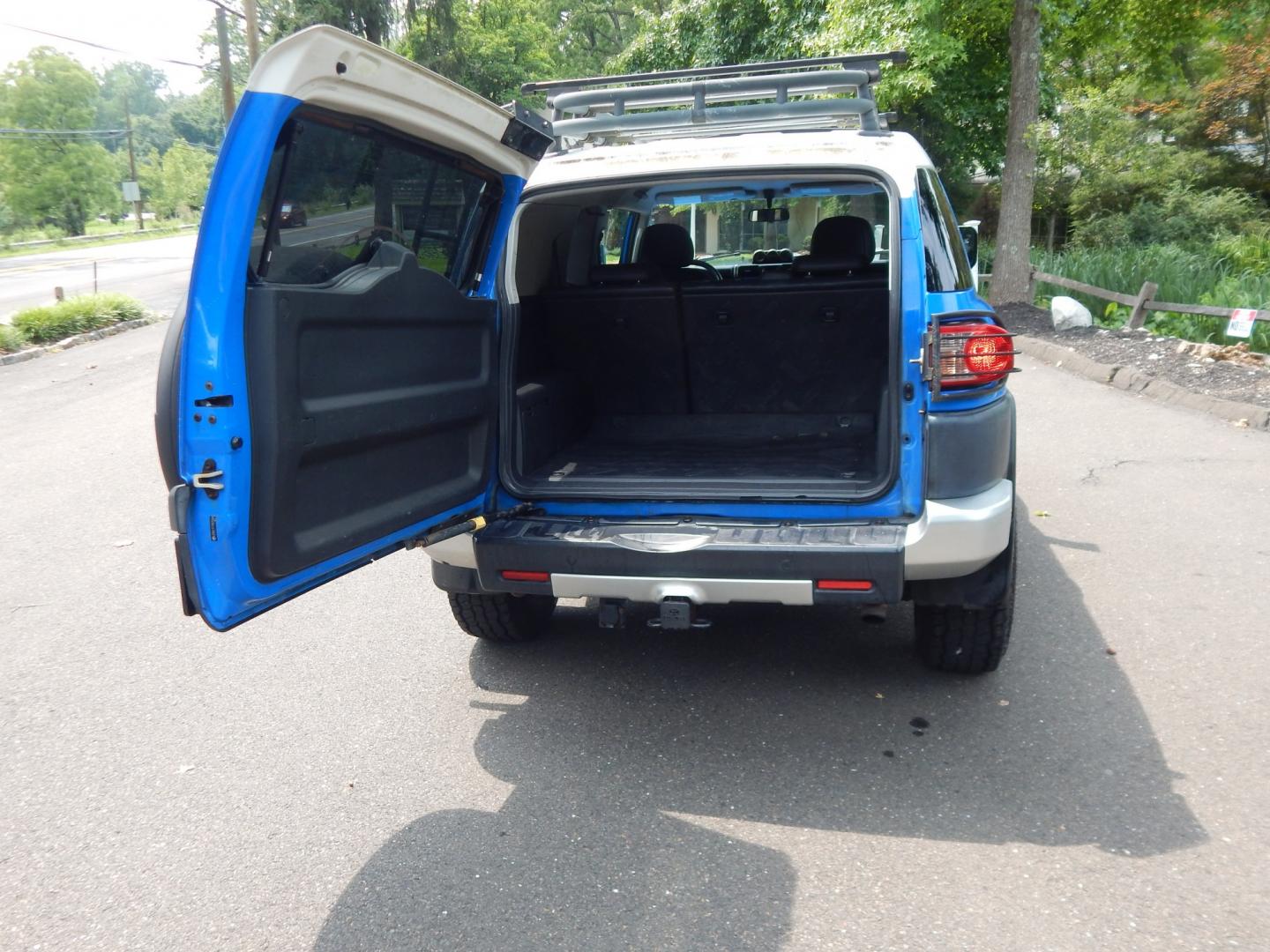 2007 Blue /Black Toyota FJ Cruiser 4WD (JTEBU11F770) with an 4.0L V6 engine, Manual transmission, located at 6528 Lower York Road, New Hope, PA, 18938, (215) 862-9555, 40.358707, -74.977882 - Here we have a very cool FJ cruiser with a 4.0L V6 putting power to all four wheels via a 6 speed manual transmission. Options include: black cloth seats, manual moving seats, AC, heat, AM/FM/CD/AUX/SAT radio, cruise control, tilt steering wheel, power windows/locks/mirrors, roof rack, rear ladder,- Photo#8