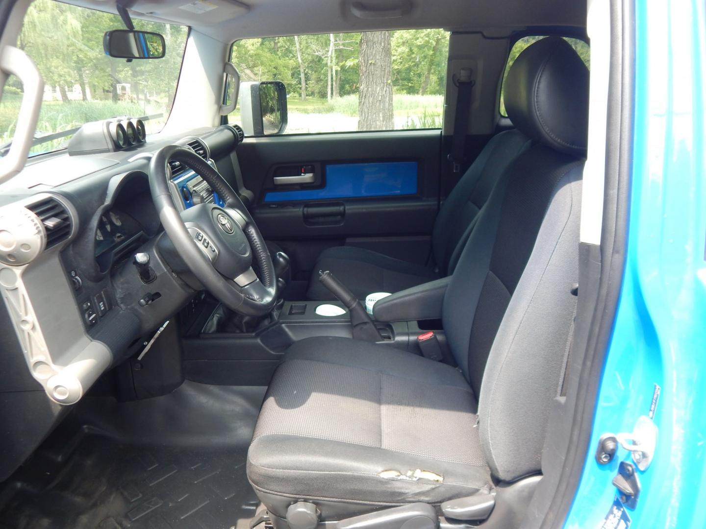 2007 Blue /Black Toyota FJ Cruiser 4WD (JTEBU11F770) with an 4.0L V6 engine, Manual transmission, located at 6528 Lower York Road, New Hope, PA, 18938, (215) 862-9555, 40.358707, -74.977882 - Here we have a very cool FJ cruiser with a 4.0L V6 putting power to all four wheels via a 6 speed manual transmission. Options include: black cloth seats, manual moving seats, AC, heat, AM/FM/CD/AUX/SAT radio, cruise control, tilt steering wheel, power windows/locks/mirrors, roof rack, rear ladder,- Photo#11