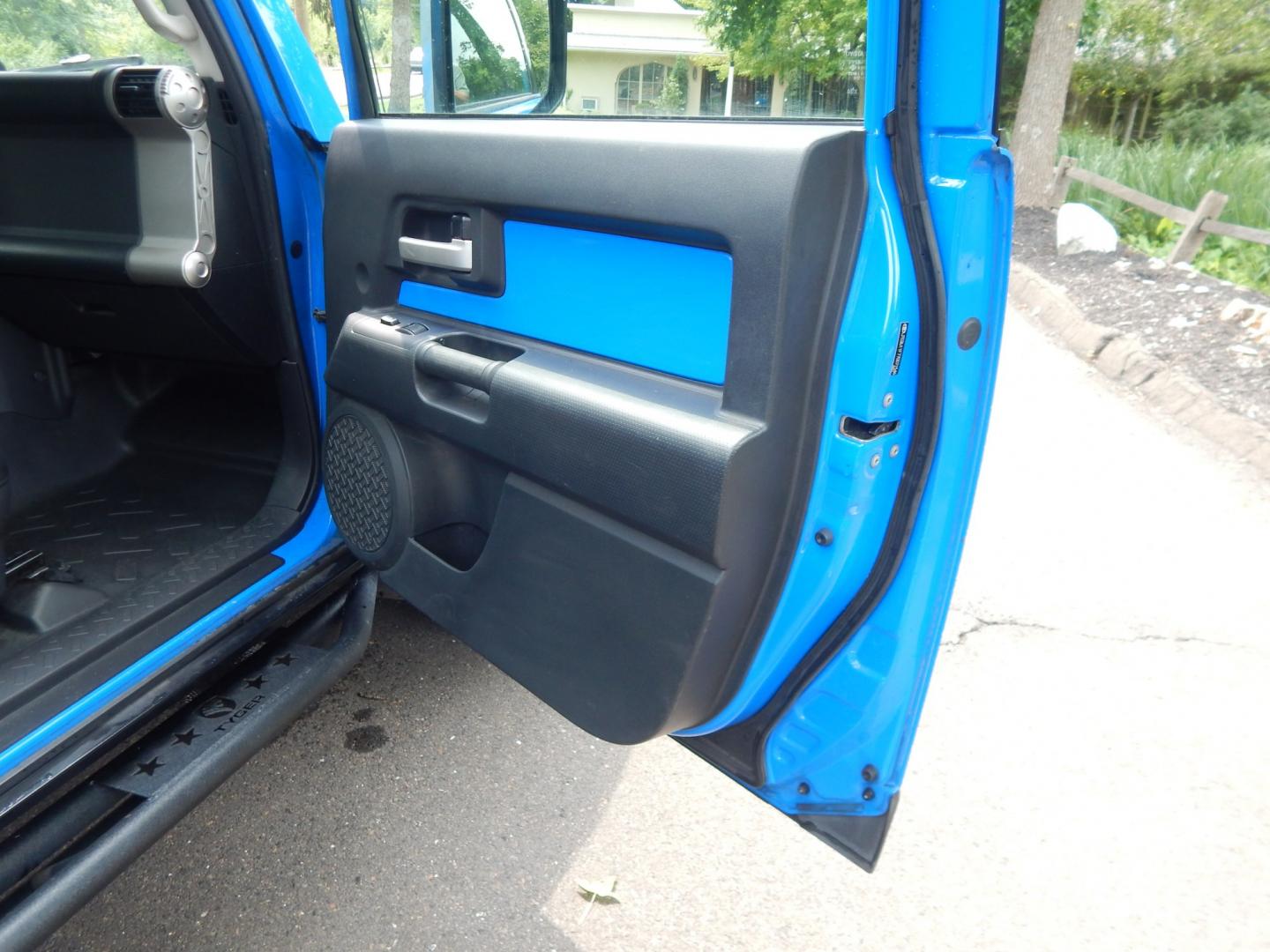 2007 Blue /Black Toyota FJ Cruiser 4WD (JTEBU11F770) with an 4.0L V6 engine, Manual transmission, located at 6528 Lower York Road, New Hope, PA, 18938, (215) 862-9555, 40.358707, -74.977882 - Here we have a very cool FJ cruiser with a 4.0L V6 putting power to all four wheels via a 6 speed manual transmission. Options include: black cloth seats, manual moving seats, AC, heat, AM/FM/CD/AUX/SAT radio, cruise control, tilt steering wheel, power windows/locks/mirrors, roof rack, rear ladder,- Photo#15