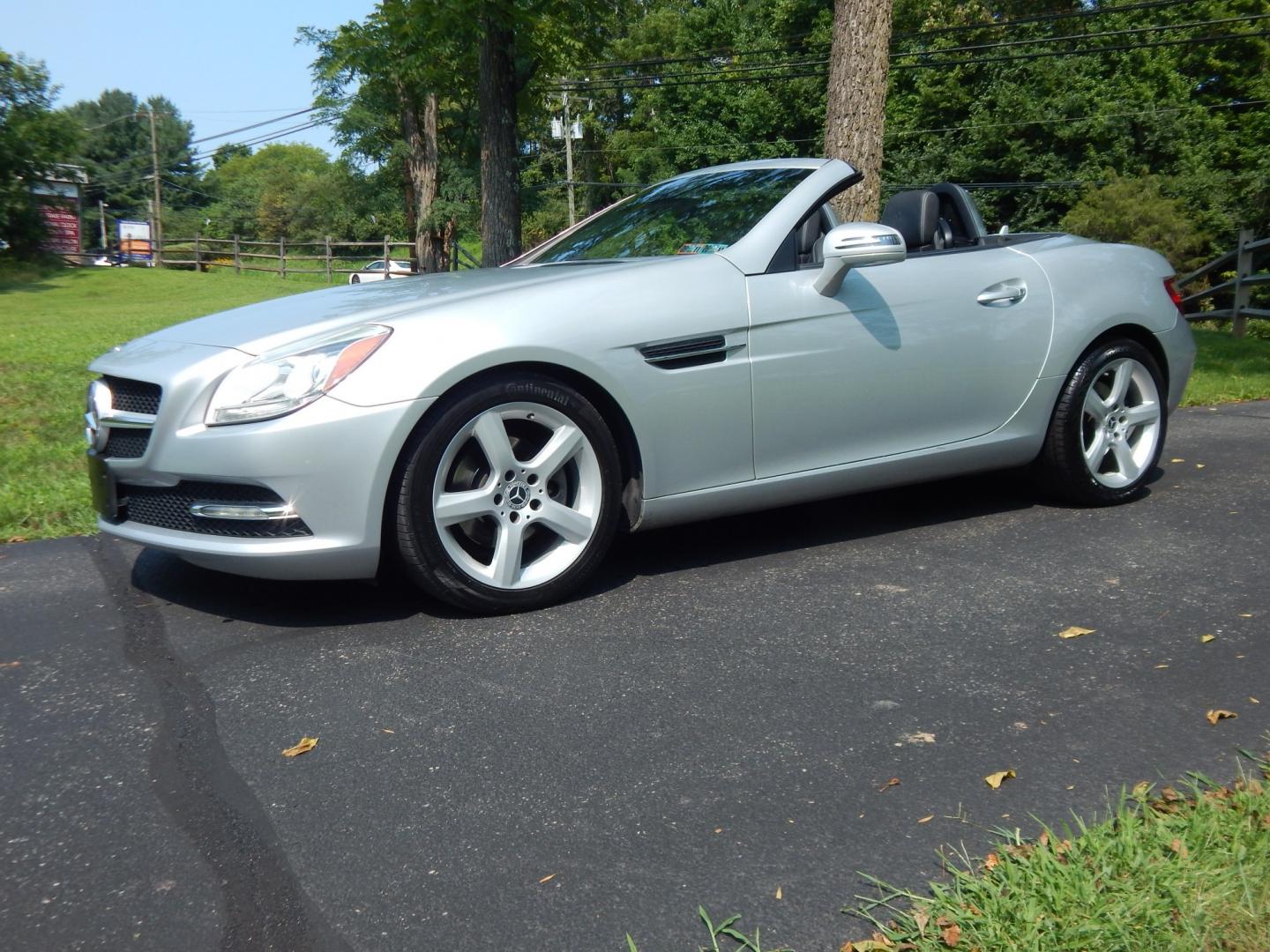 2013 Silver /Black Mercedes-Benz SLK SLK250 (WDDPK4HA5DF) with an 1.8L L4 engine, Automatic transmission, located at 6528 Lower York Road, New Hope, PA, 18938, (215) 862-9555, 40.358707, -74.977882 - Here we have a very nice running and driving SLK250 with 56k miles! This Mercedes Benz has a 1.8L inline 4 cylinder turbo engine putting power to the rear wheels via a smooth shifting automatic transmission. Options include: black leather, heat, AC, power seats with memory, AM/FM/BLUETOOTH/SAT radio- Photo#0