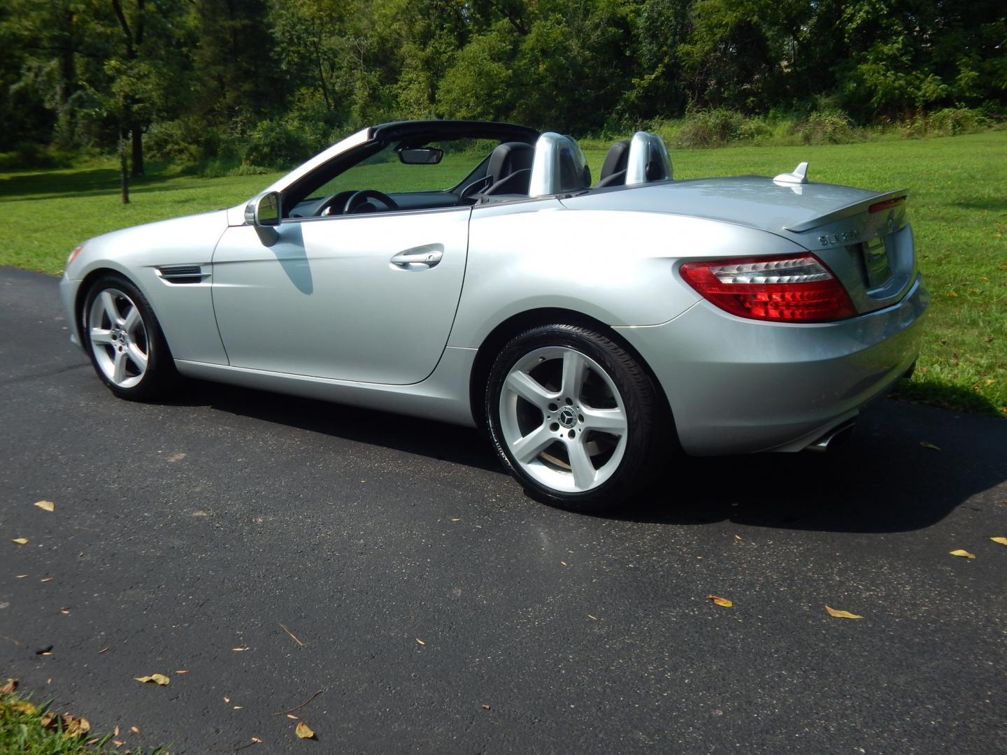 2013 Silver /Black Mercedes-Benz SLK SLK250 (WDDPK4HA5DF) with an 1.8L L4 engine, Automatic transmission, located at 6528 Lower York Road, New Hope, PA, 18938, (215) 862-9555, 40.358707, -74.977882 - Here we have a very nice running and driving SLK250 with 56k miles! This Mercedes Benz has a 1.8L inline 4 cylinder turbo engine putting power to the rear wheels via a smooth shifting automatic transmission. Options include: black leather, heat, AC, power seats with memory, AM/FM/BLUETOOTH/SAT radio- Photo#3