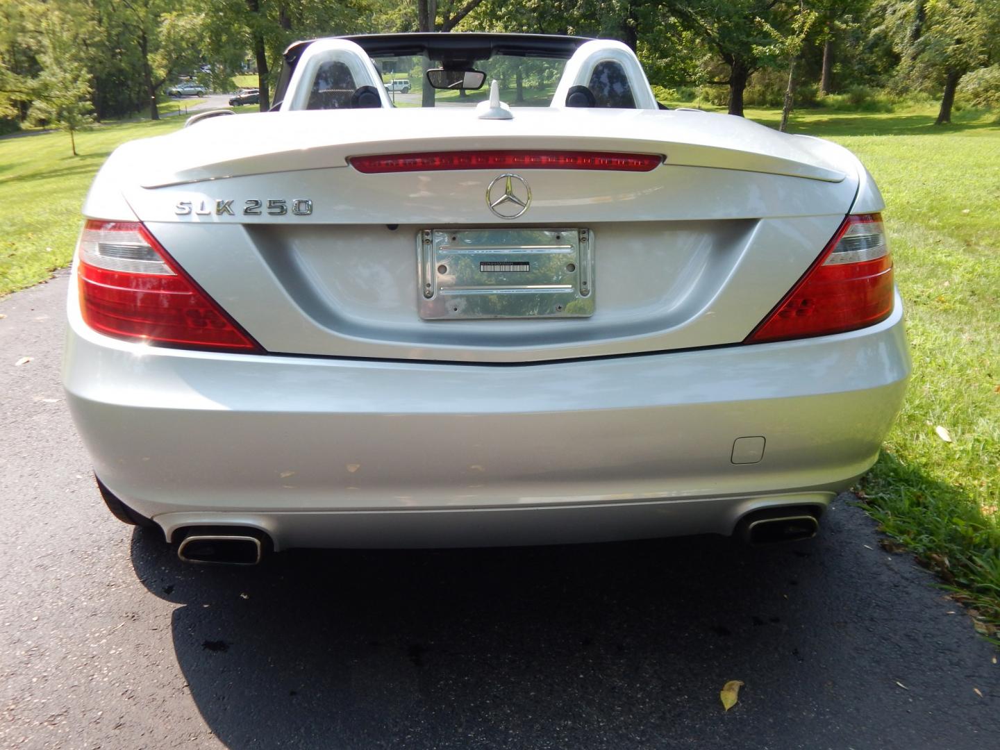 2013 Silver /Black Mercedes-Benz SLK SLK250 (WDDPK4HA5DF) with an 1.8L L4 engine, Automatic transmission, located at 6528 Lower York Road, New Hope, PA, 18938, (215) 862-9555, 40.358707, -74.977882 - Here we have a very nice running and driving SLK250 with 56k miles! This Mercedes Benz has a 1.8L inline 4 cylinder turbo engine putting power to the rear wheels via a smooth shifting automatic transmission. Options include: black leather, heat, AC, power seats with memory, AM/FM/BLUETOOTH/SAT radio- Photo#8