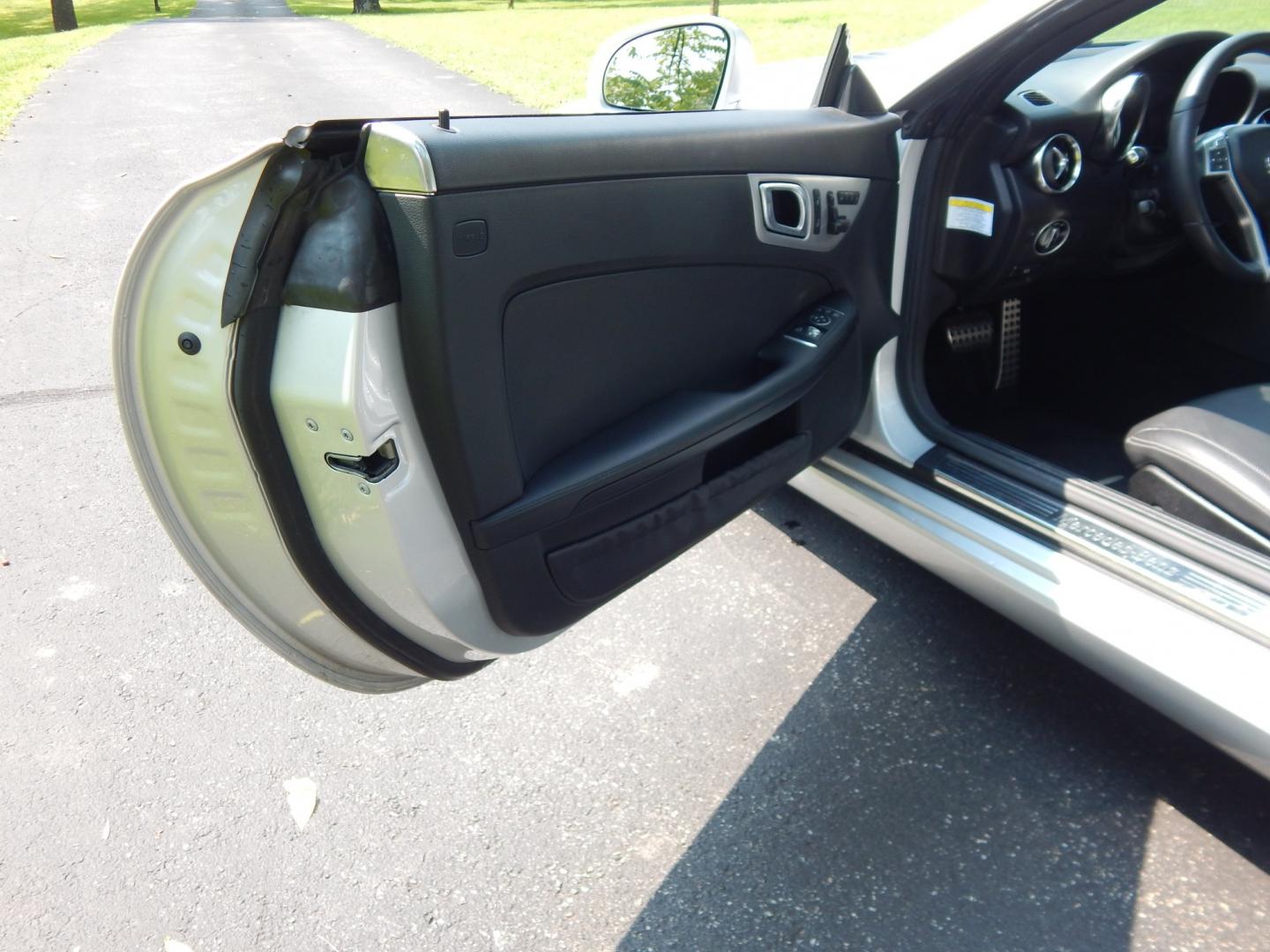 2013 Silver /Black Mercedes-Benz SLK SLK250 (WDDPK4HA5DF) with an 1.8L L4 engine, Automatic transmission, located at 6528 Lower York Road, New Hope, PA, 18938, (215) 862-9555, 40.358707, -74.977882 - Here we have a very nice running and driving SLK250 with 56k miles! This Mercedes Benz has a 1.8L inline 4 cylinder turbo engine putting power to the rear wheels via a smooth shifting automatic transmission. Options include: black leather, heat, AC, power seats with memory, AM/FM/BLUETOOTH/SAT radio- Photo#12