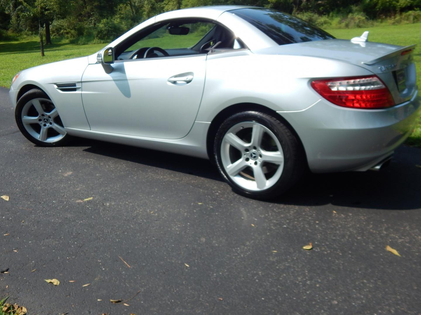 2013 Silver /Black Mercedes-Benz SLK SLK250 (WDDPK4HA5DF) with an 1.8L L4 engine, Automatic transmission, located at 6528 Lower York Road, New Hope, PA, 18938, (215) 862-9555, 40.358707, -74.977882 - Here we have a very nice running and driving SLK250 with 56k miles! This Mercedes Benz has a 1.8L inline 4 cylinder turbo engine putting power to the rear wheels via a smooth shifting automatic transmission. Options include: black leather, heat, AC, power seats with memory, AM/FM/BLUETOOTH/SAT radio- Photo#9