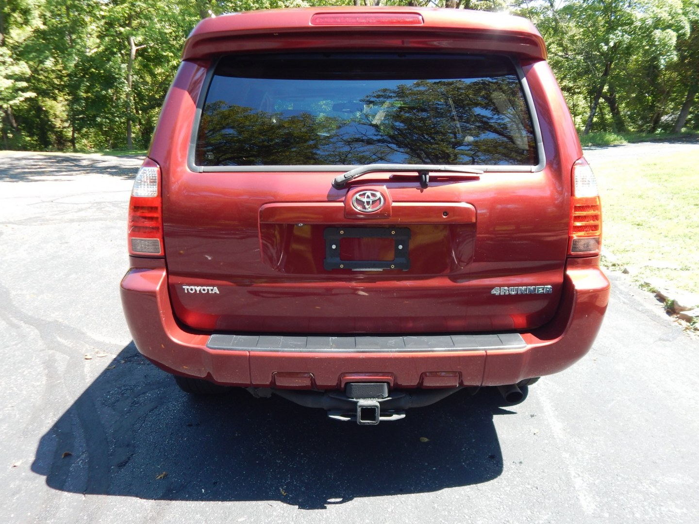 2006 Red /Tan Toyota 4Runner Limited 4WD V8 (JTEBT17R968) with an 4.7L V8 DOHC 32V engine, 5A OD transmission, located at 6528 Lower York Road, New Hope, PA, 18938, (215) 862-9555, 40.358707, -74.977882 - Here we have a very cool Toyota 4 Runner Limited with a 4.7L V8 putting power to the ground via an AWD automatic transmission. Options include: tan leather, power seats, sunroof, dual climate controls, AM/FM/CD/SAT/AUX radio, navigation, back up camera, power windows/locks/mirrors, tilt steering whe- Photo#7