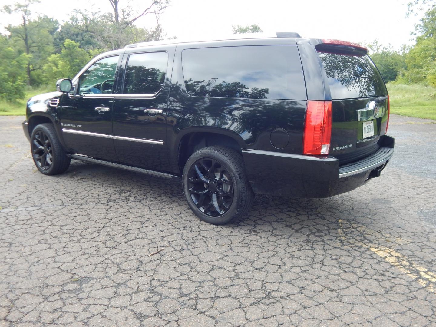 2007 Black /Beige Leather Cadillac Escalade ESV (1GYFK66817R) with an 6.2L V8 OHV 16V engine, 6A OD transmission, located at 6528 Lower York Road, New Hope, PA, 18938, (215) 862-9555, 40.358707, -74.977882- Photo#2